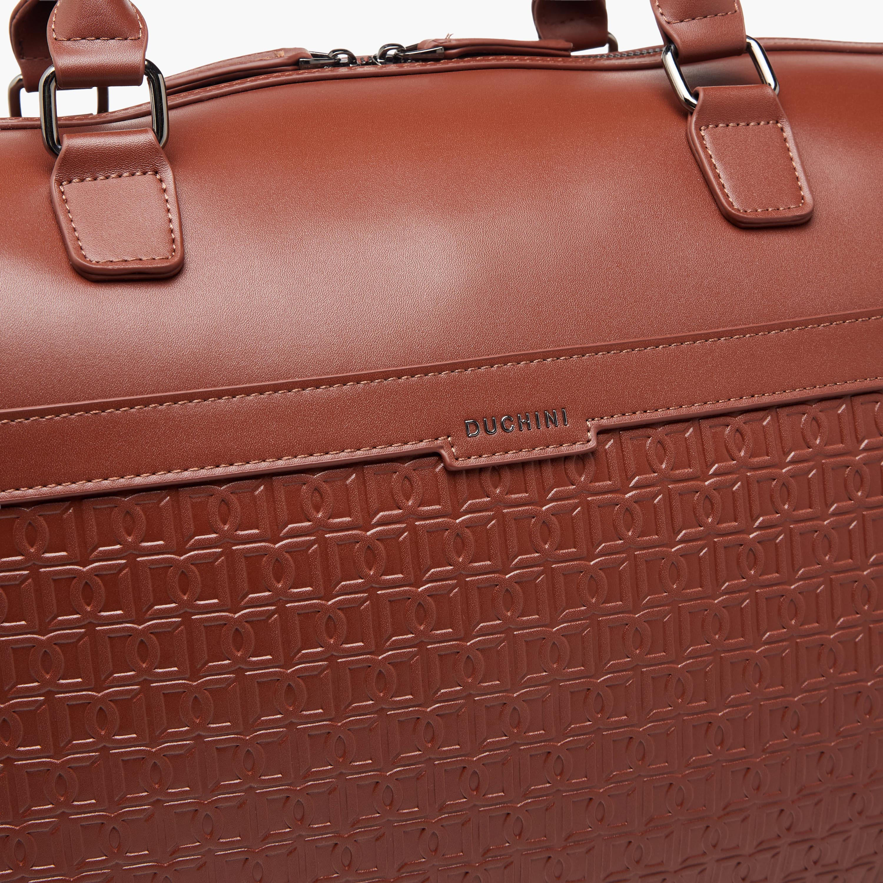 شنطة دفل بنقوش مونوجرام وسحّاب وحزام قابل للفصل من دوتشيني-travel-luggagesandbags-dufflebags-image-5