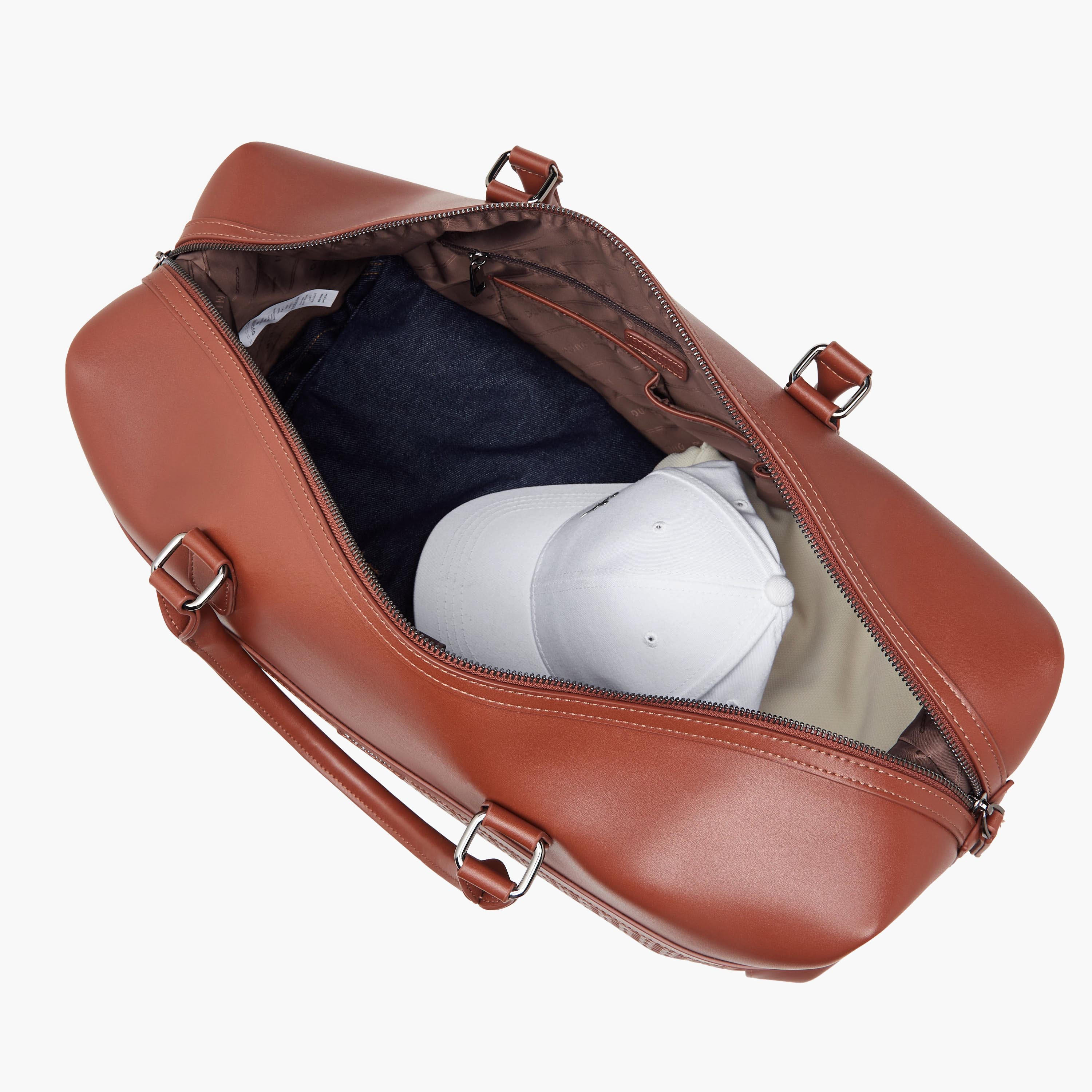 شنطة دفل بنقوش مونوجرام وسحّاب وحزام قابل للفصل من دوتشيني-travel-luggagesandbags-dufflebags-image-8