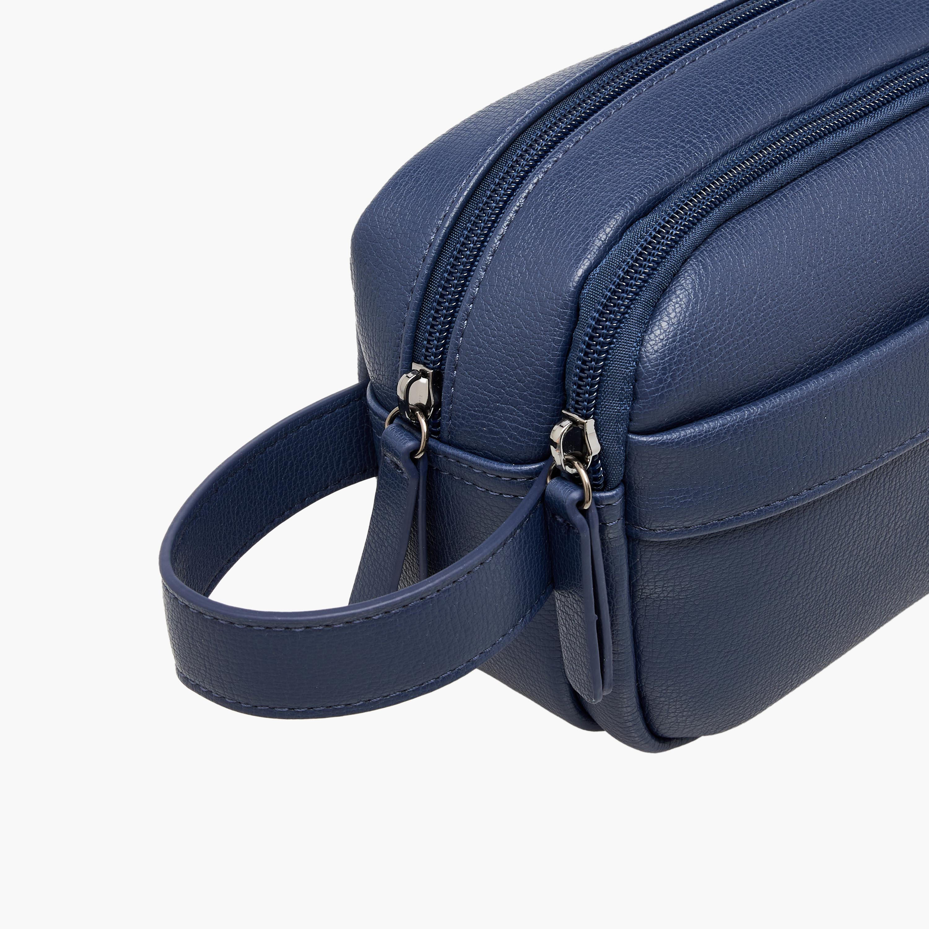 شنطة صغيرة سادة بسحاب إغلاق وحزام معصم من دوتشيني-men-bags-image-4