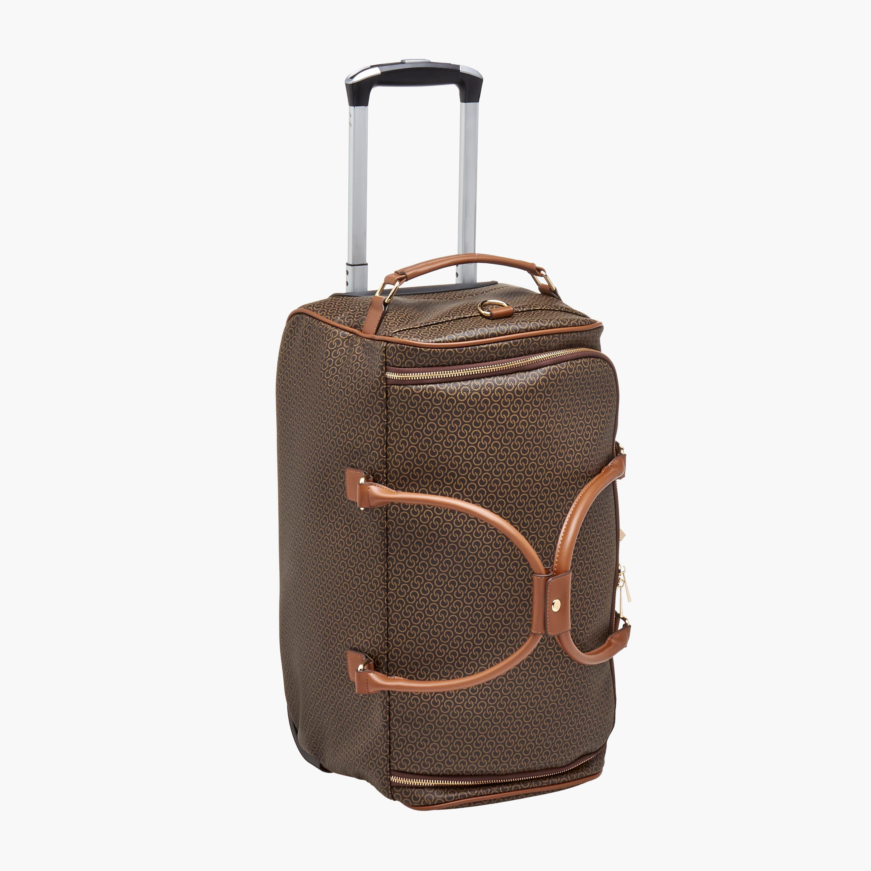 شنطة دافل بطبعات مونوجرام وبمقبض قابل للسحب من سيليست-travel-luggagesandbags-dufflebags-image-5