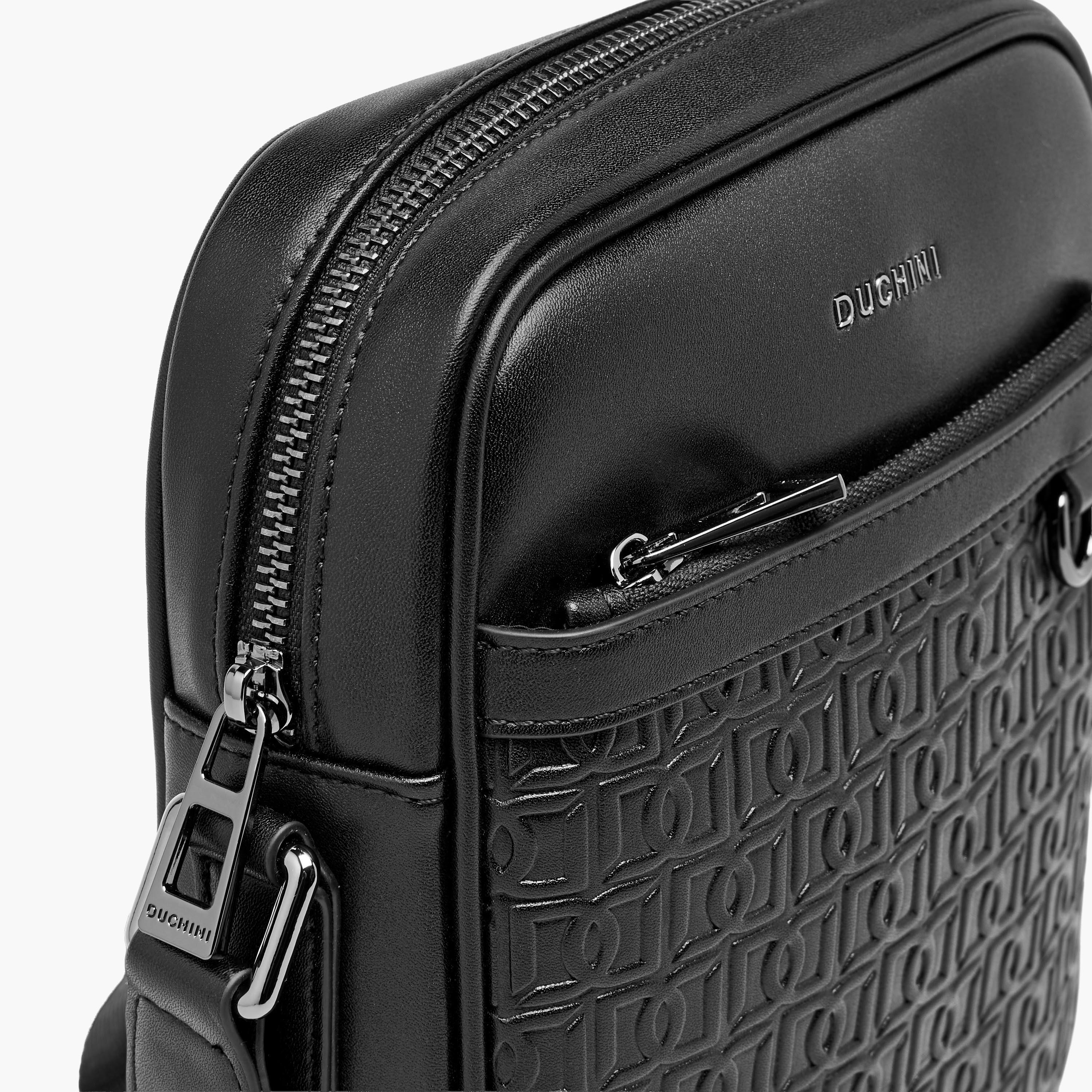 شنطة كروس بودي بتصميم مونوجرام بارز للرجال من دوتشيني-travel-accessories-image-5