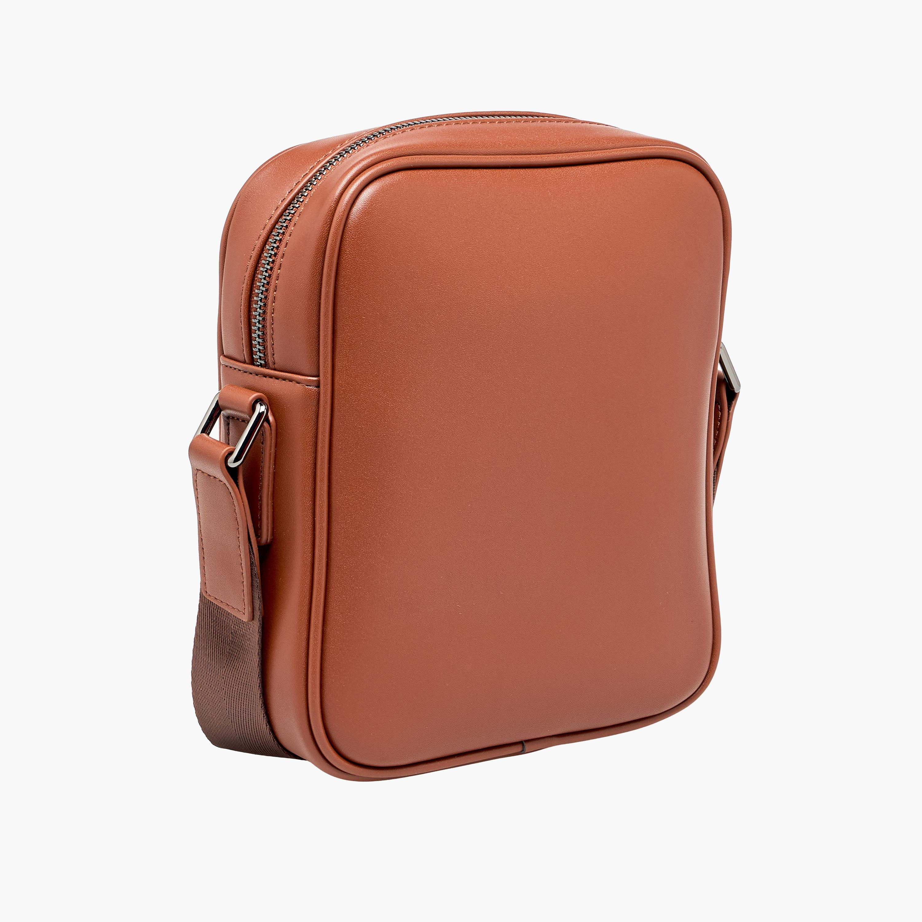 شنطة كروس بودي بتصميم مونوجرام بارز للرجال من دوتشيني-travel-accessories-image-4