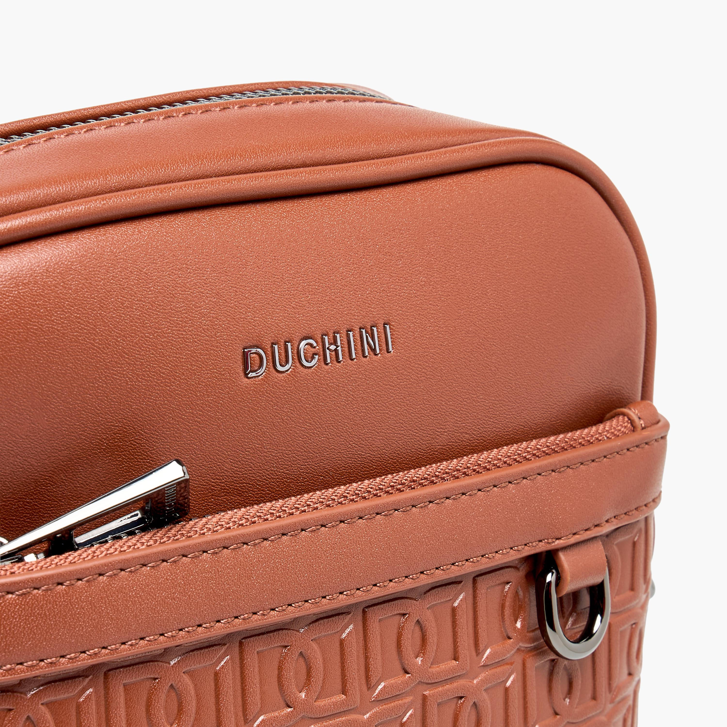 شنطة كروس بودي بتصميم مونوجرام بارز للرجال من دوتشيني-travel-accessories-image-6