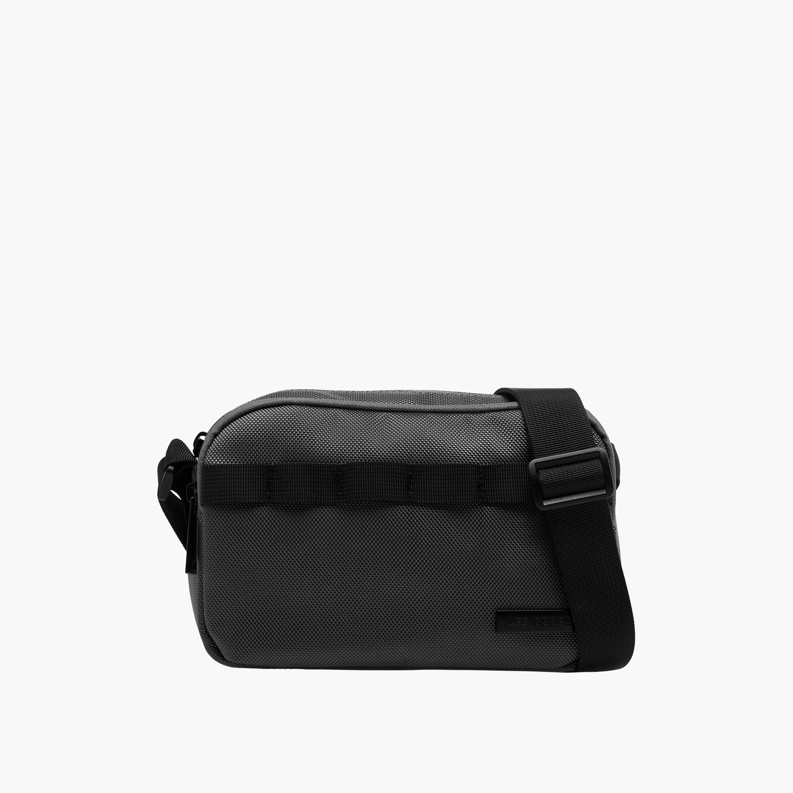 شنطة كروس بودي بحزام قابل للتعديل للرجال من لي كوبر-travel-accessories-image-1