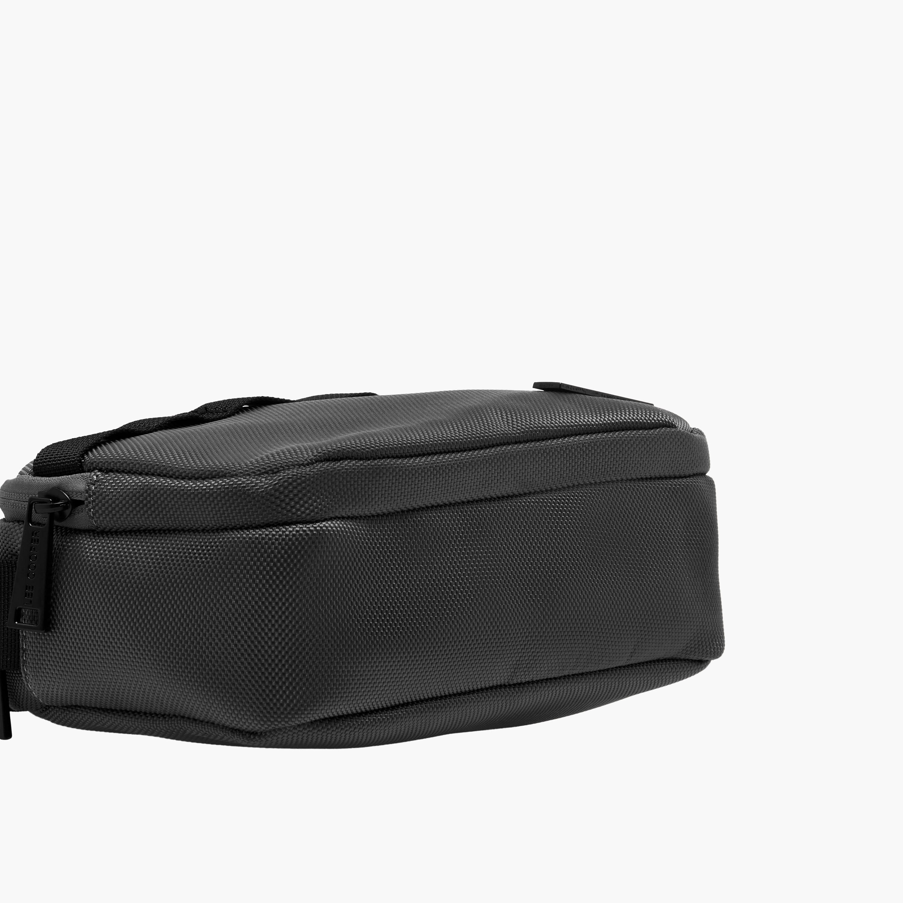 شنطة كروس بودي بحزام قابل للتعديل للرجال من لي كوبر-travel-accessories-image-7