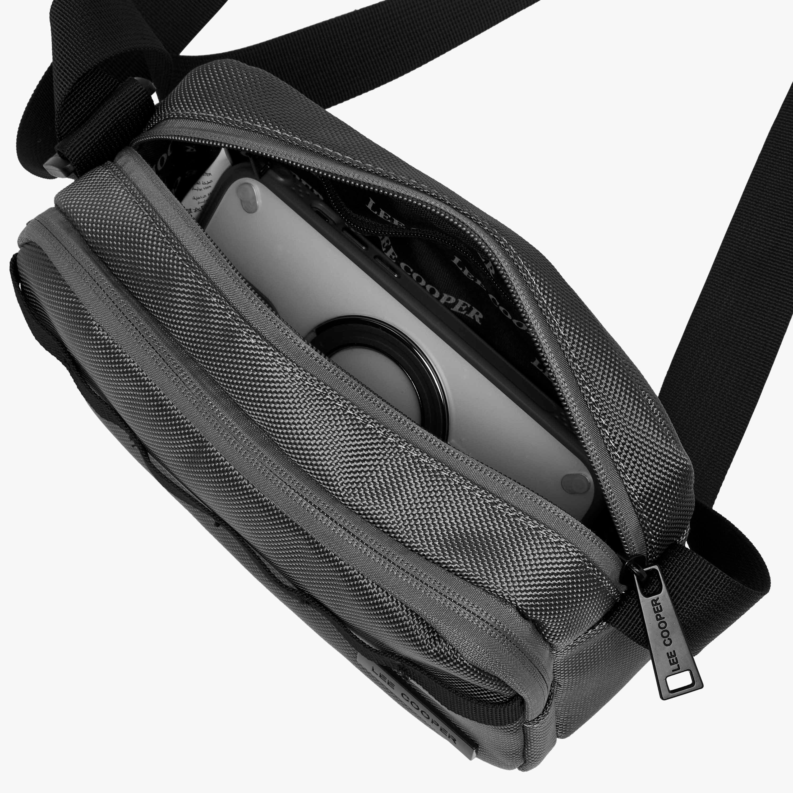 شنطة كروس بودي بحزام قابل للتعديل للرجال من لي كوبر-travel-accessories-image-8