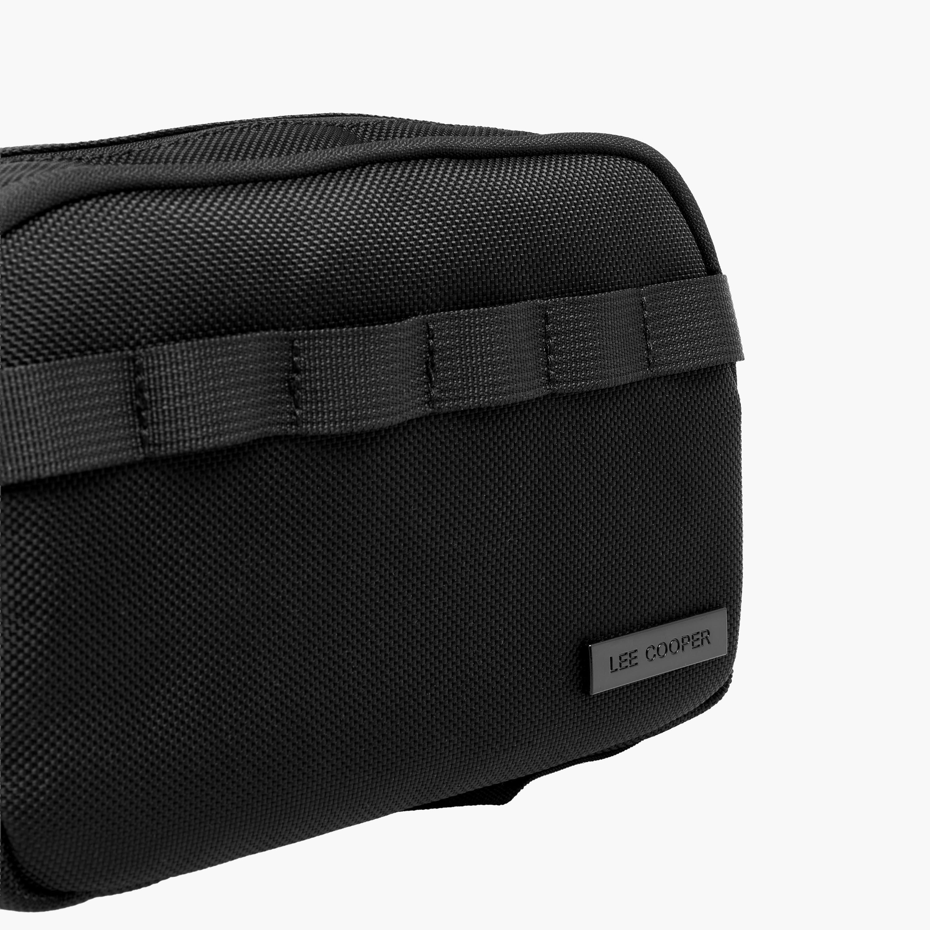 شنطة كروس بودي بارزة الملمس للرجال من لي كوبر-travel-accessories-image-5