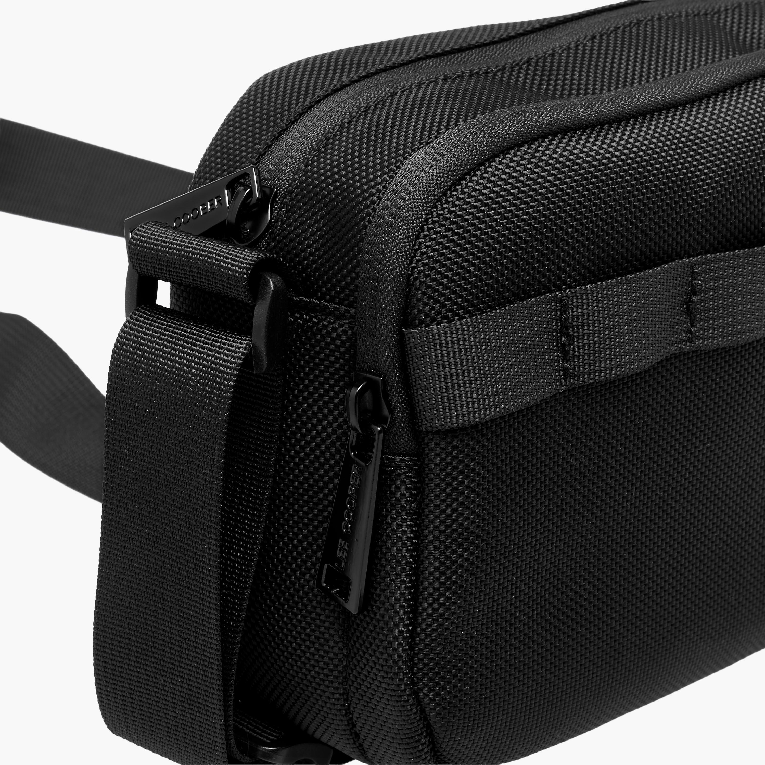 شنطة كروس بودي بارزة الملمس للرجال من لي كوبر-travel-accessories-image-6