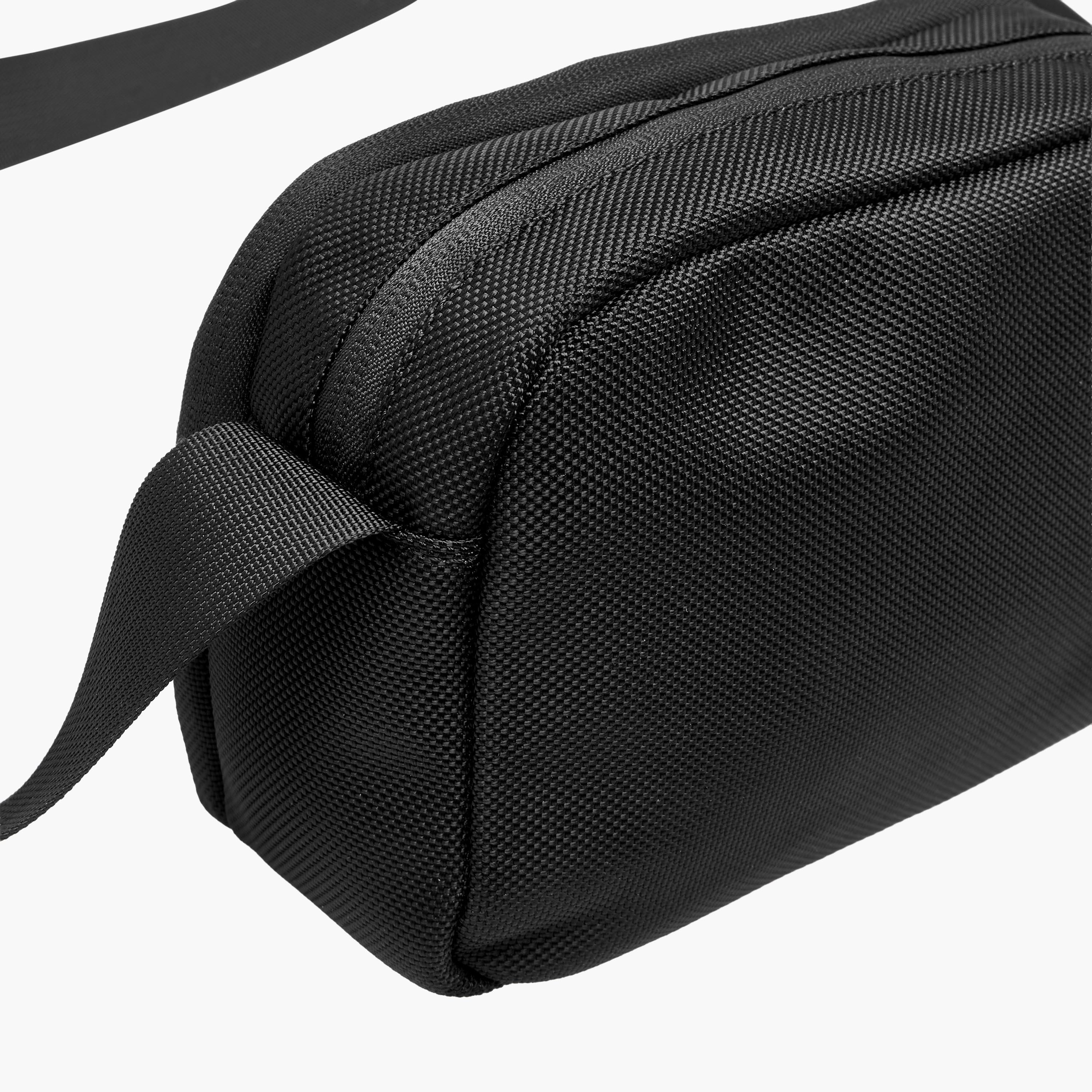 شنطة كروس بودي بارزة الملمس للرجال من لي كوبر-travel-accessories-image-7