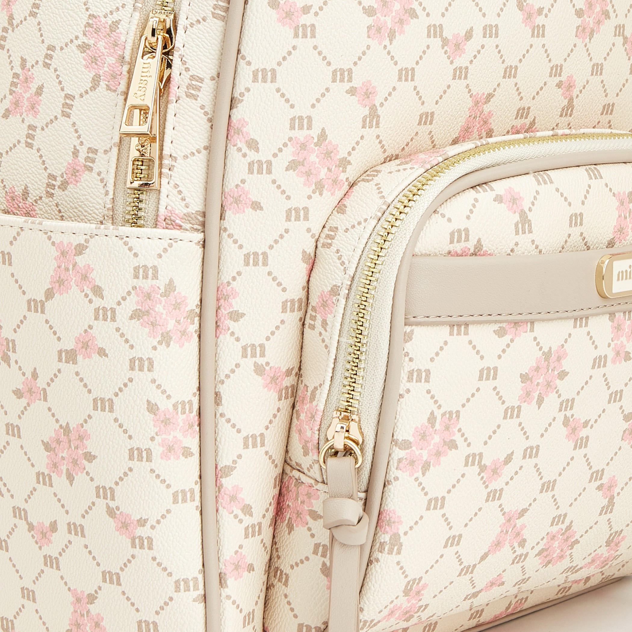 شنطة ظهر بطبعات مونوجرام وحمالات قابلة للتعديل من ميسي-women-bagsandwallets-backpacks-image-3