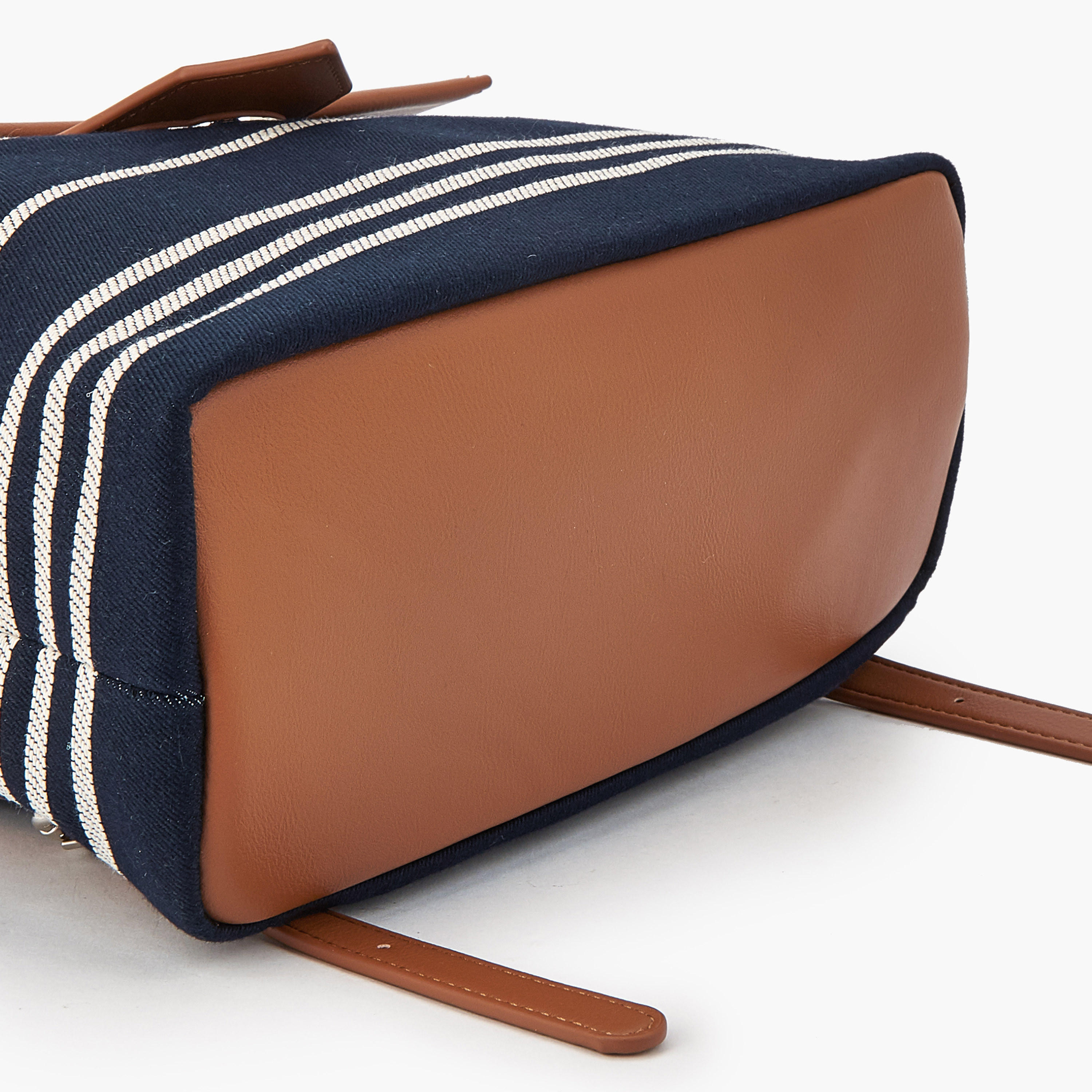 شنطة ظهر قماش مخططة بأحزمة كتف قابلة للتعديل من سيليست-women-bagsandwallets-backpacks-image-7