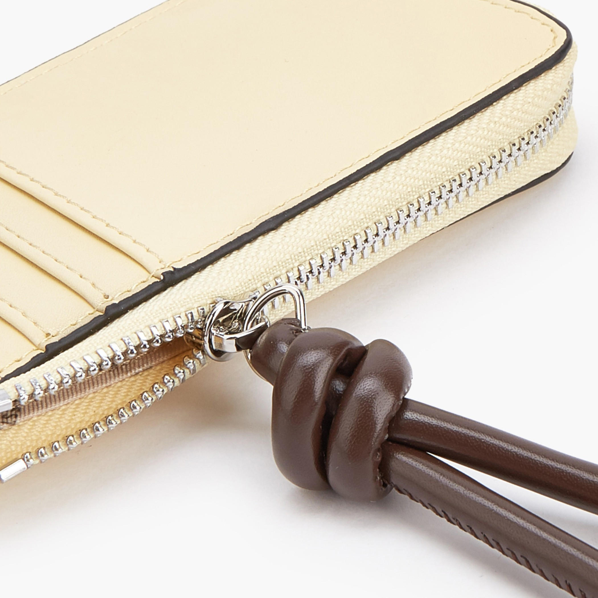 محفظة بتزيينات شعار وسحاب إغلاق من سيليست-women-bagsandwallets-wallets-image-5