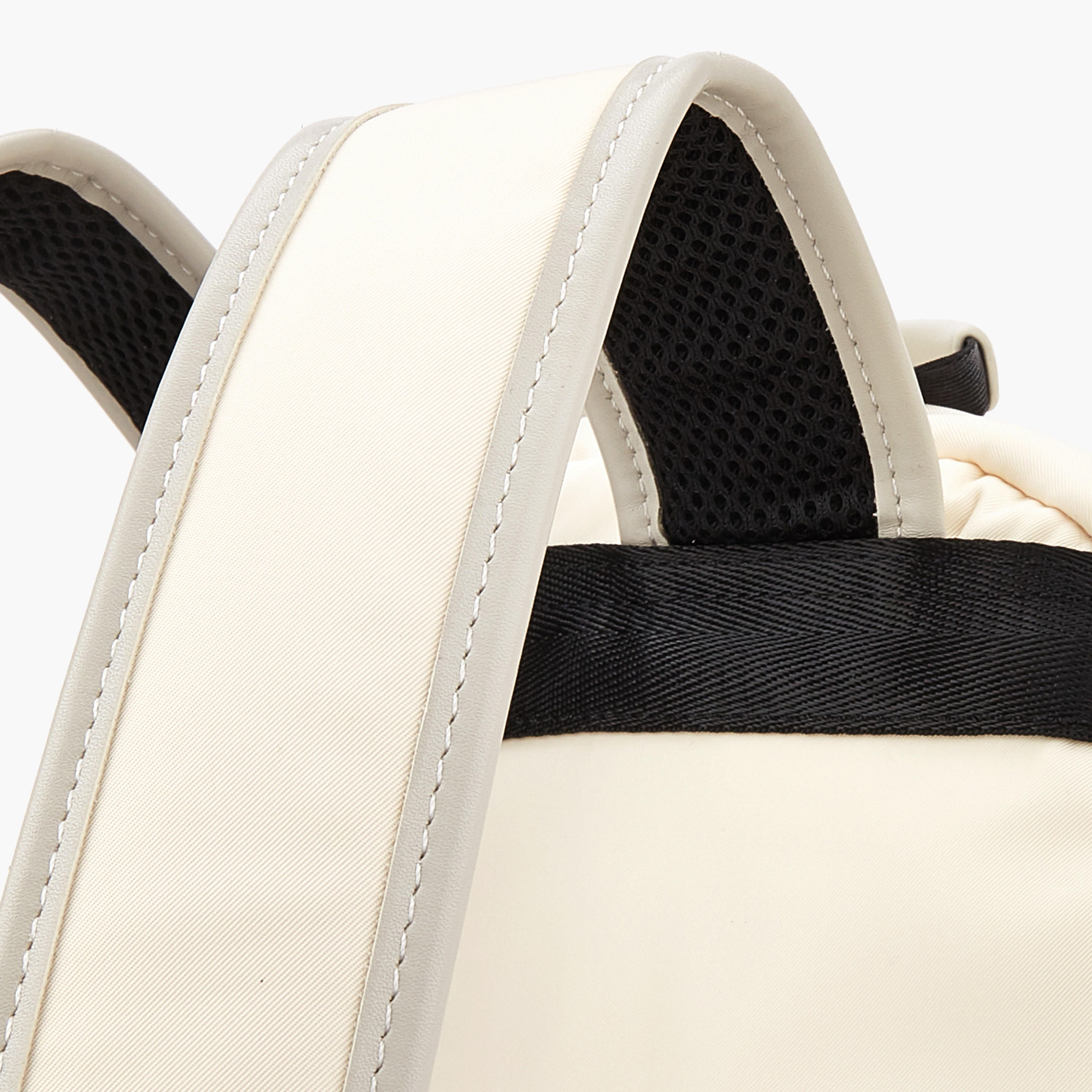 شنطة ظهر بطبعات شعار وحمالات قابلة للتعديل من لي كوبر-women-bagsandwallets-backpacks-image-6