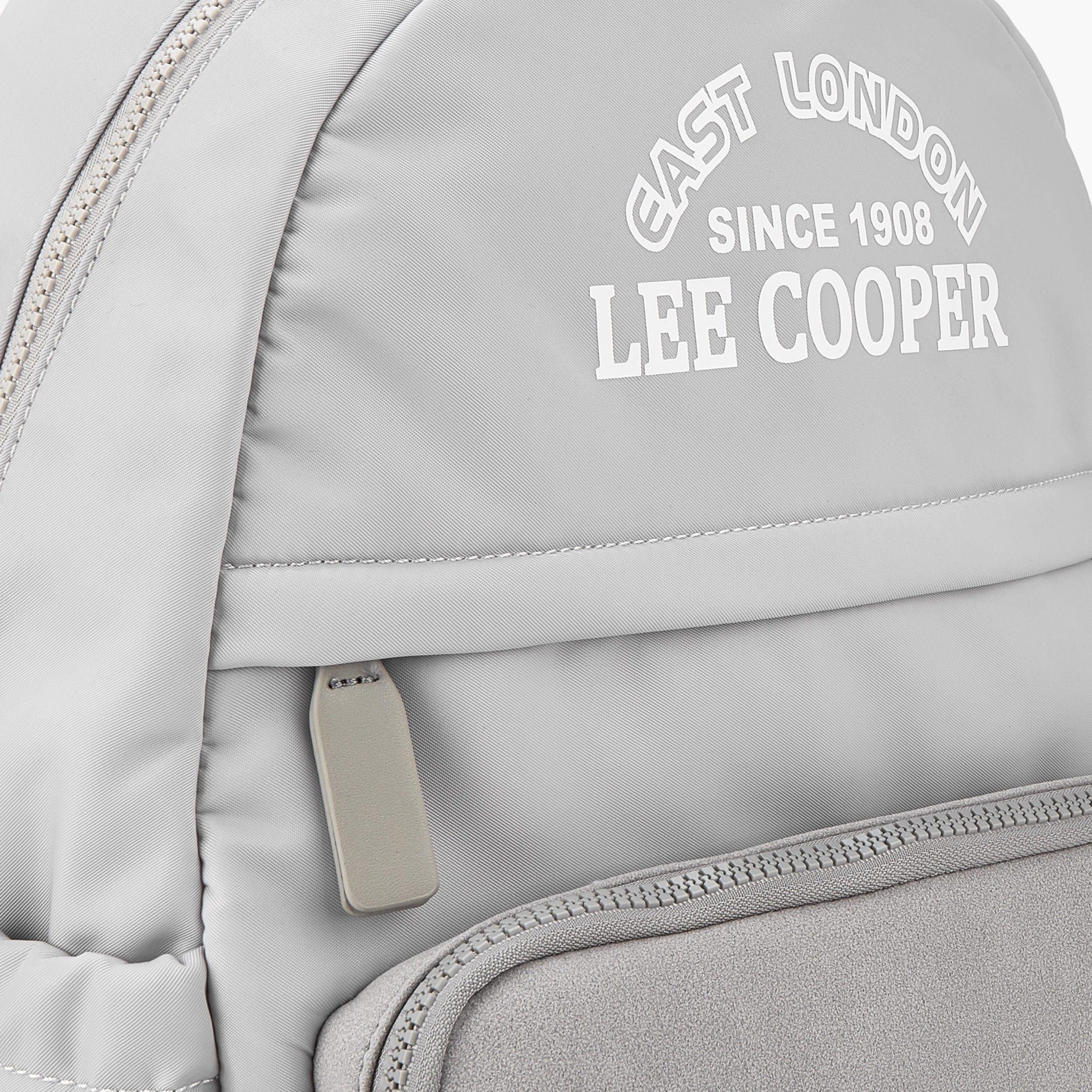 شنطة ظهر بطبعات شعار وحمالات قابلة للتعديل من لي كوبر-women-bagsandwallets-backpacks-image-3
