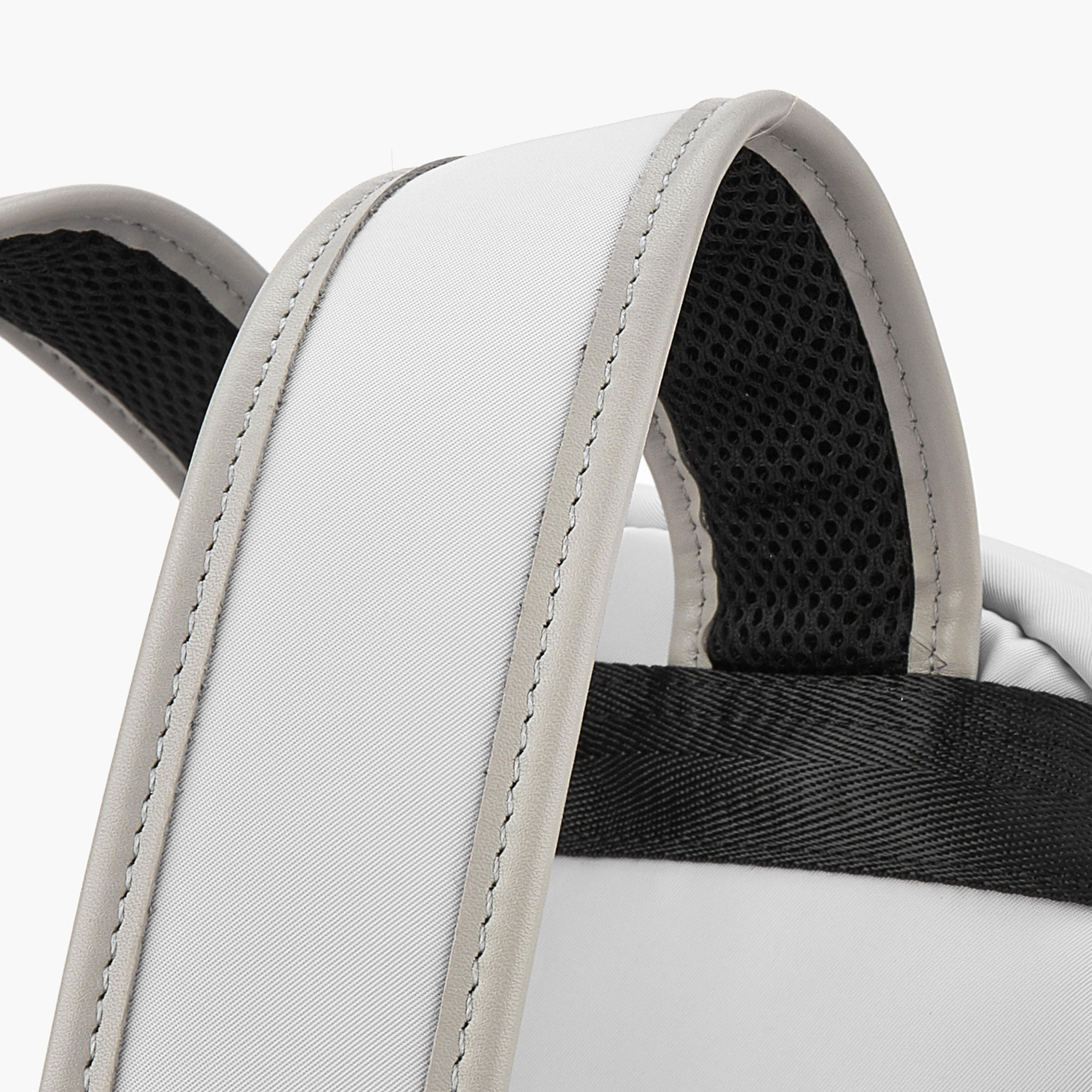 شنطة ظهر بطبعات شعار وحمالات قابلة للتعديل من لي كوبر-women-bagsandwallets-backpacks-image-6