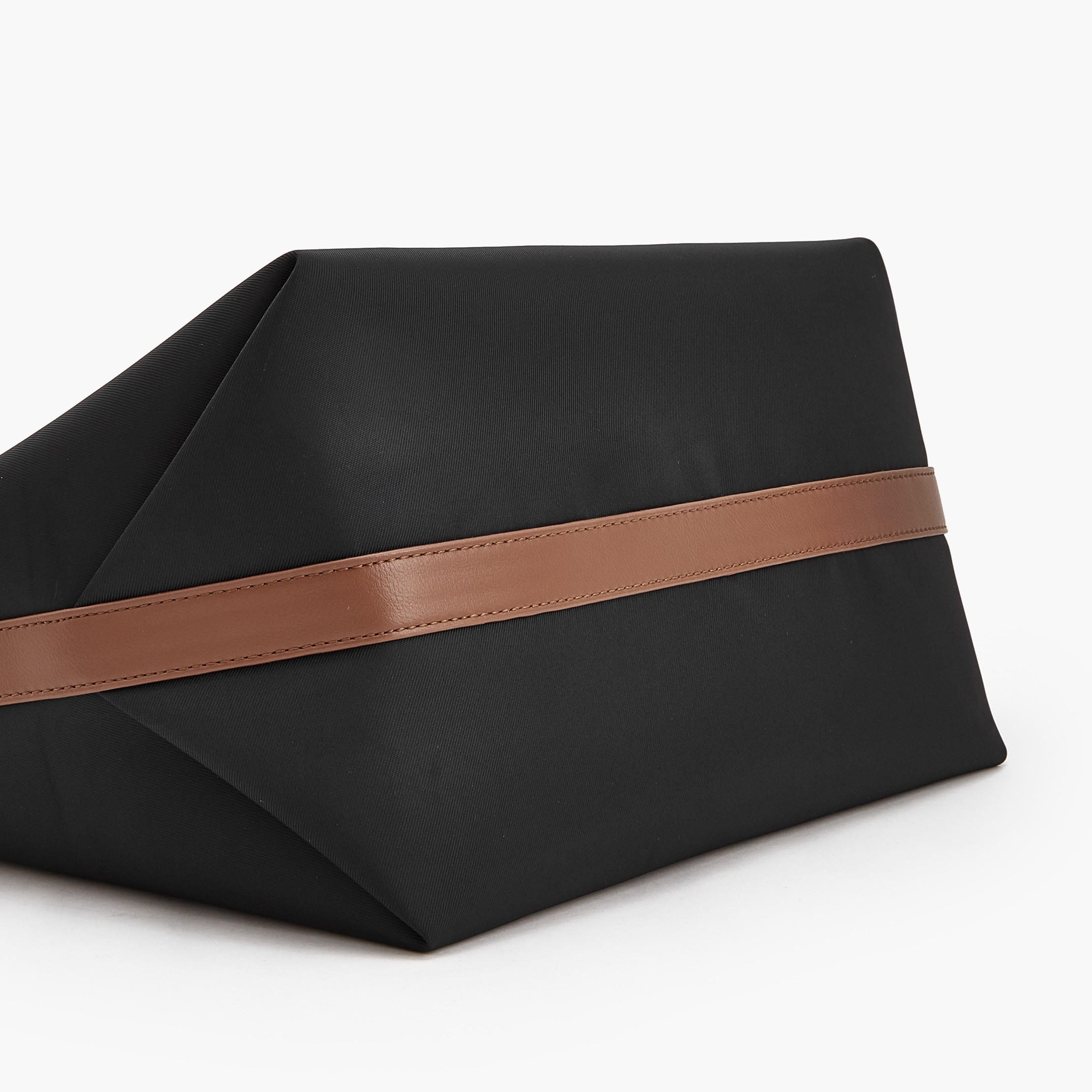 شنطة توتي بارزة الملمس بشنطة صغيرة وسحاب إغلاق من سيليست-women-bagsandwallets-handbags-image-9