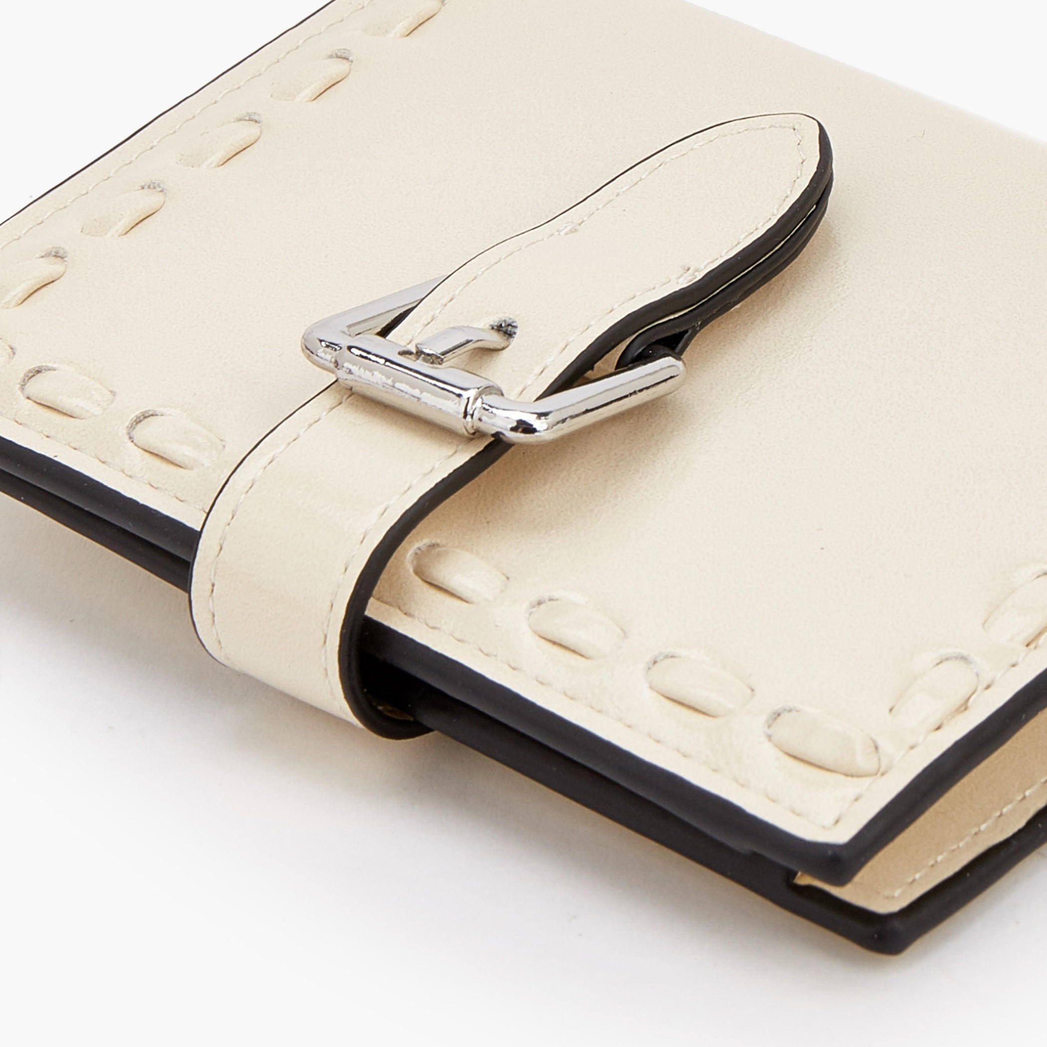 محفظة ثنائية الطي بإبزيم وتفاصيل غرز من سيليست-women-bagsandwallets-wallets-image-5