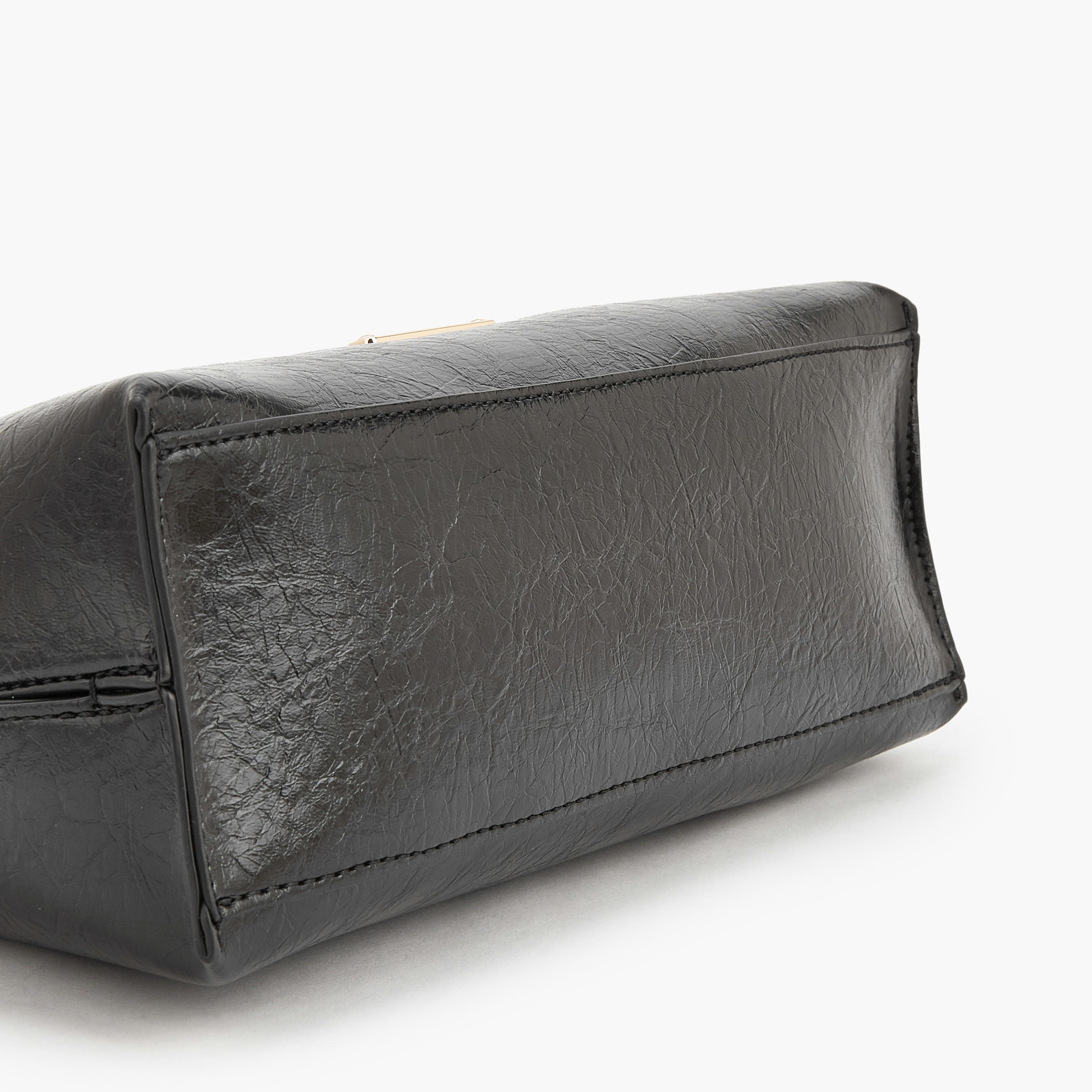 شنطة كروسبودي بتفاصيل فيونكة وبحزام قابل للفصل من سيليست-women-bagsandwallets-handbags-image-6