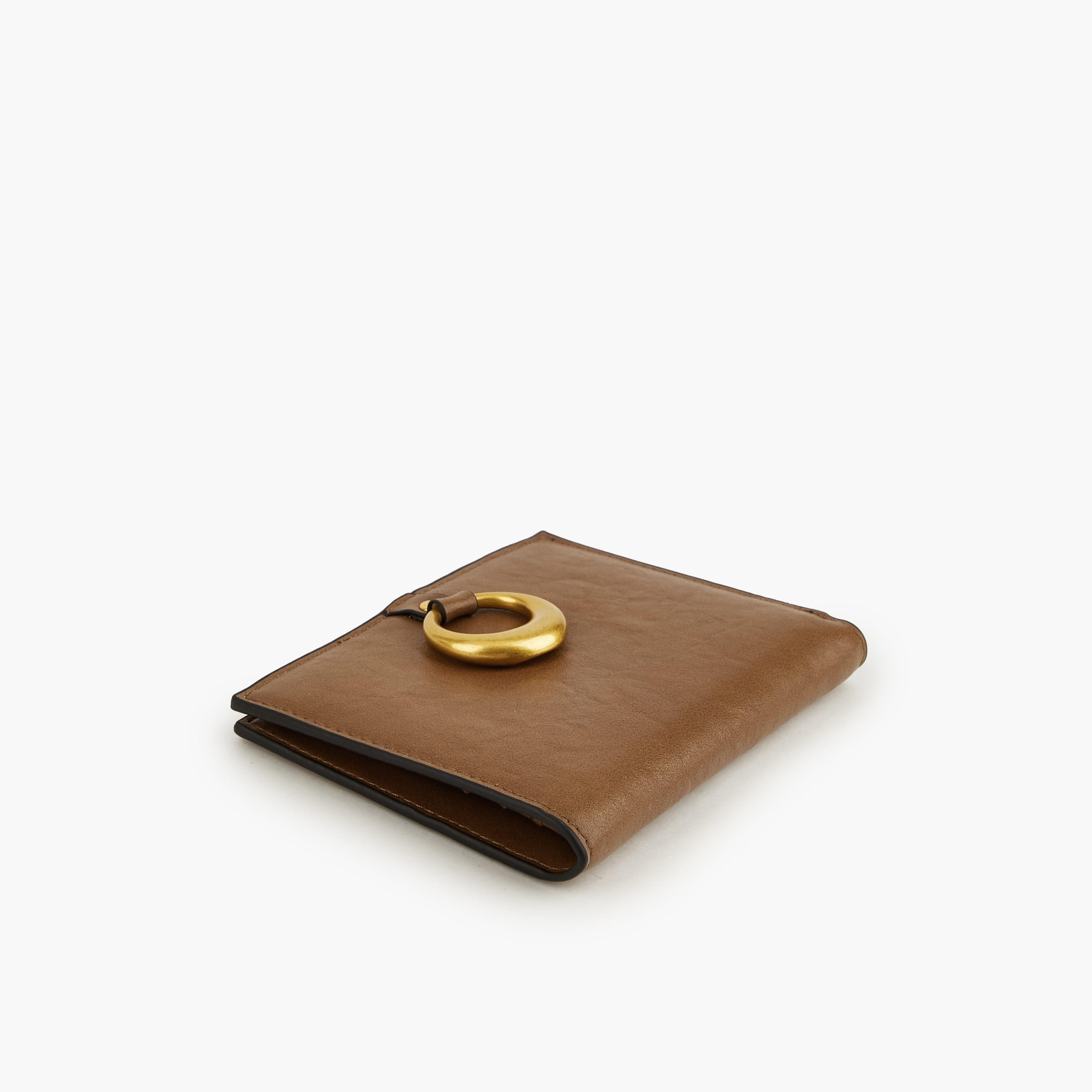 محفظة بطية ثنائية وحلية ميتاليك من سيليست-women-bagsandwallets-wallets-image-4