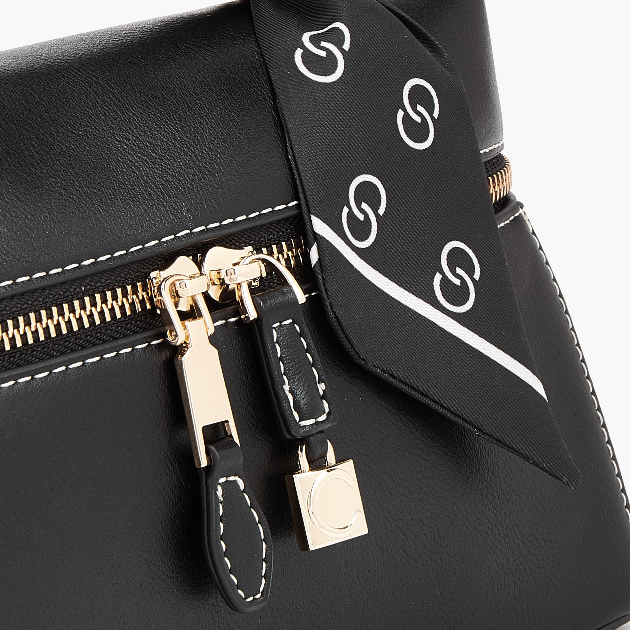 شنطة كروسبودي سادة بتفاصيل وشاح من سيليست-women-bagsandwallets-handbags-image-4