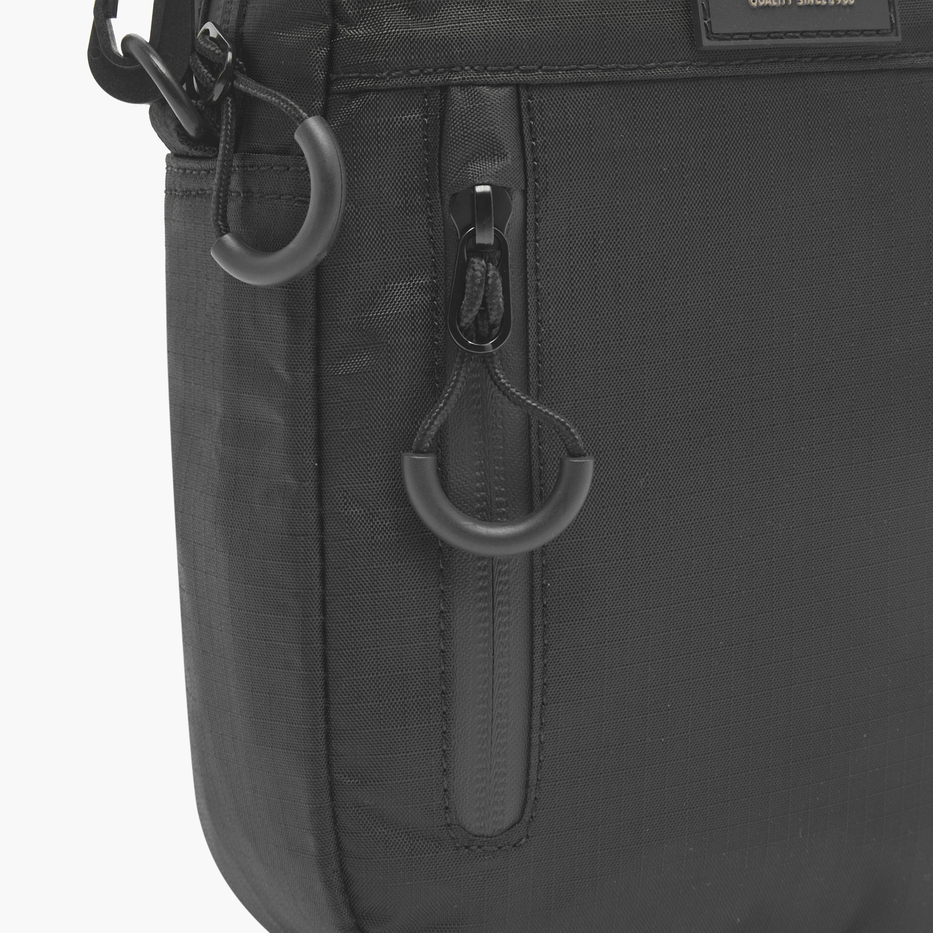 شنطة كروس بودي بحزام قابل للتعديل للرجال من لي كوبر-travel-accessories-image-5