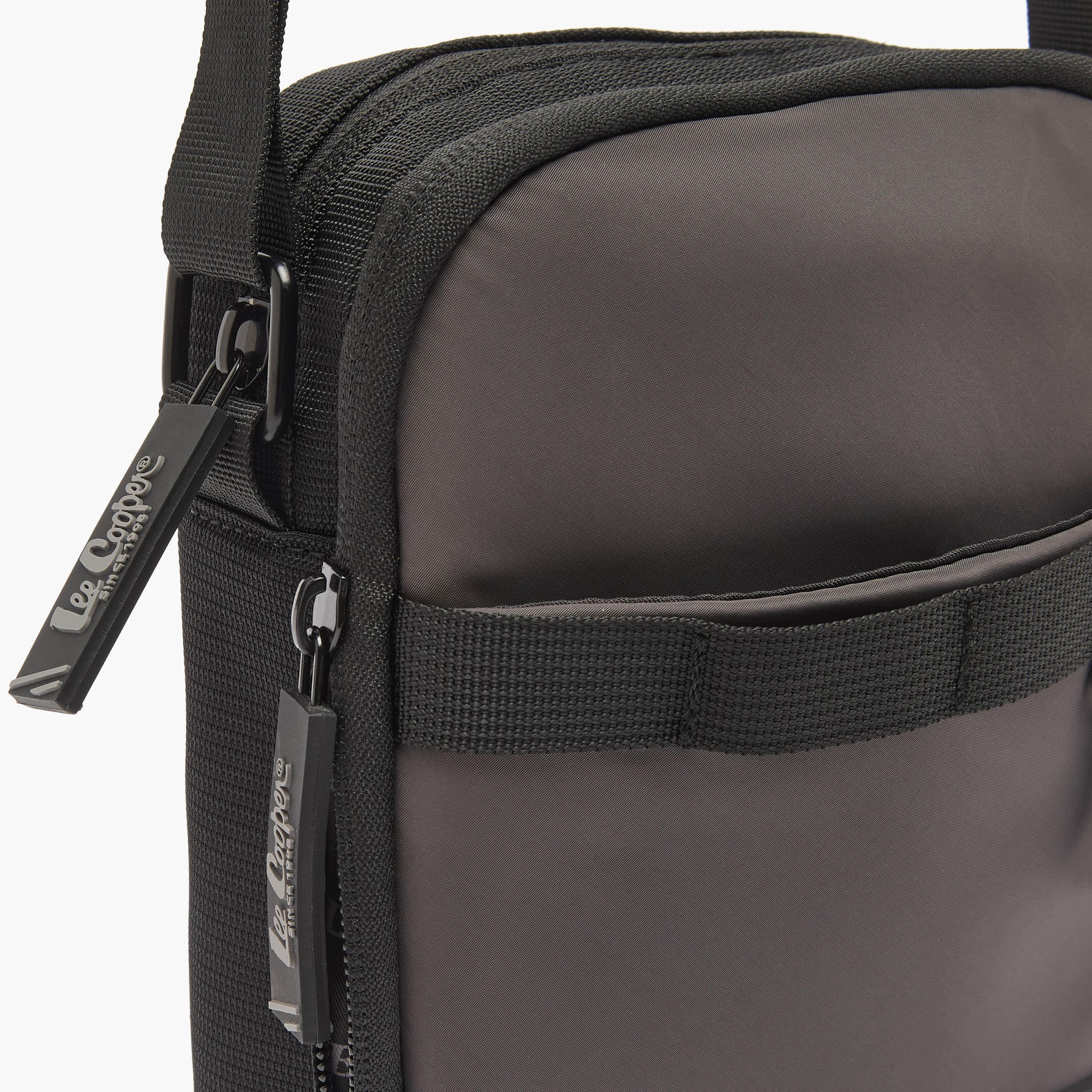 شنطة كروس بودي للرجال بحزام قابل للتعديل من لي كوبر-men-bags-image-4
