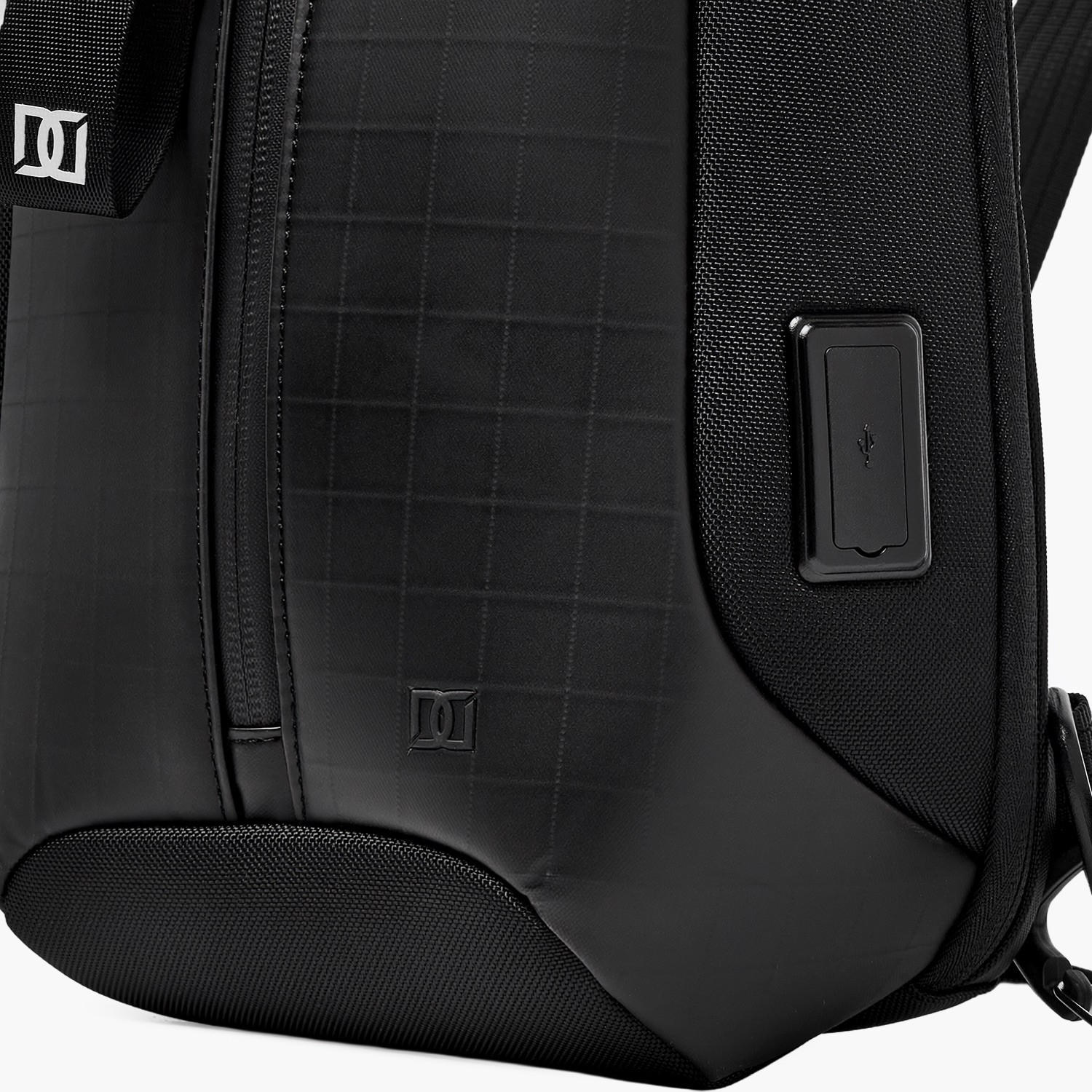شنطة ظهر بحزام حمالة ومنفذ يو إس بي للرجال من دوتشيني-travel-accessories-image-5