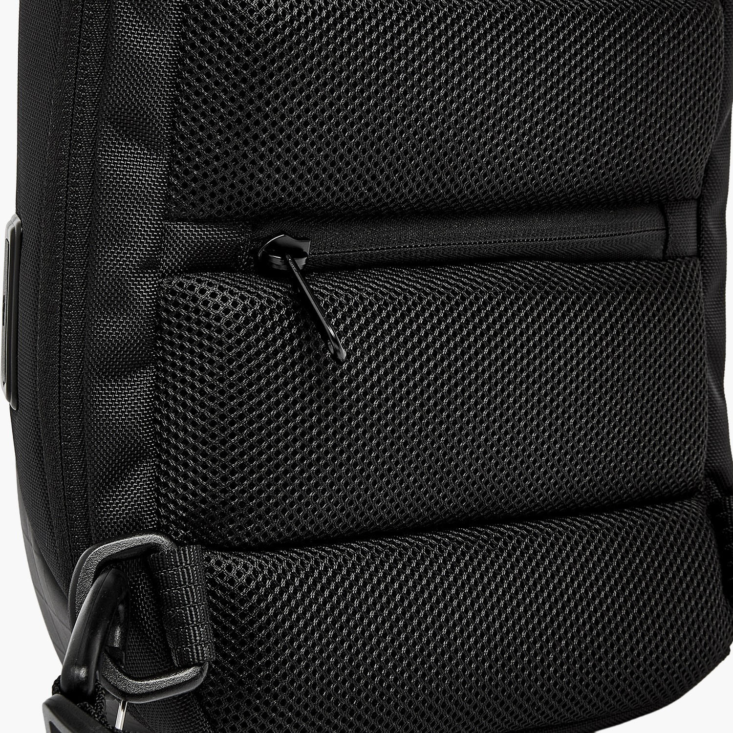 شنطة ظهر بحزام حمالة ومنفذ يو إس بي للرجال من دوتشيني-travel-accessories-image-6