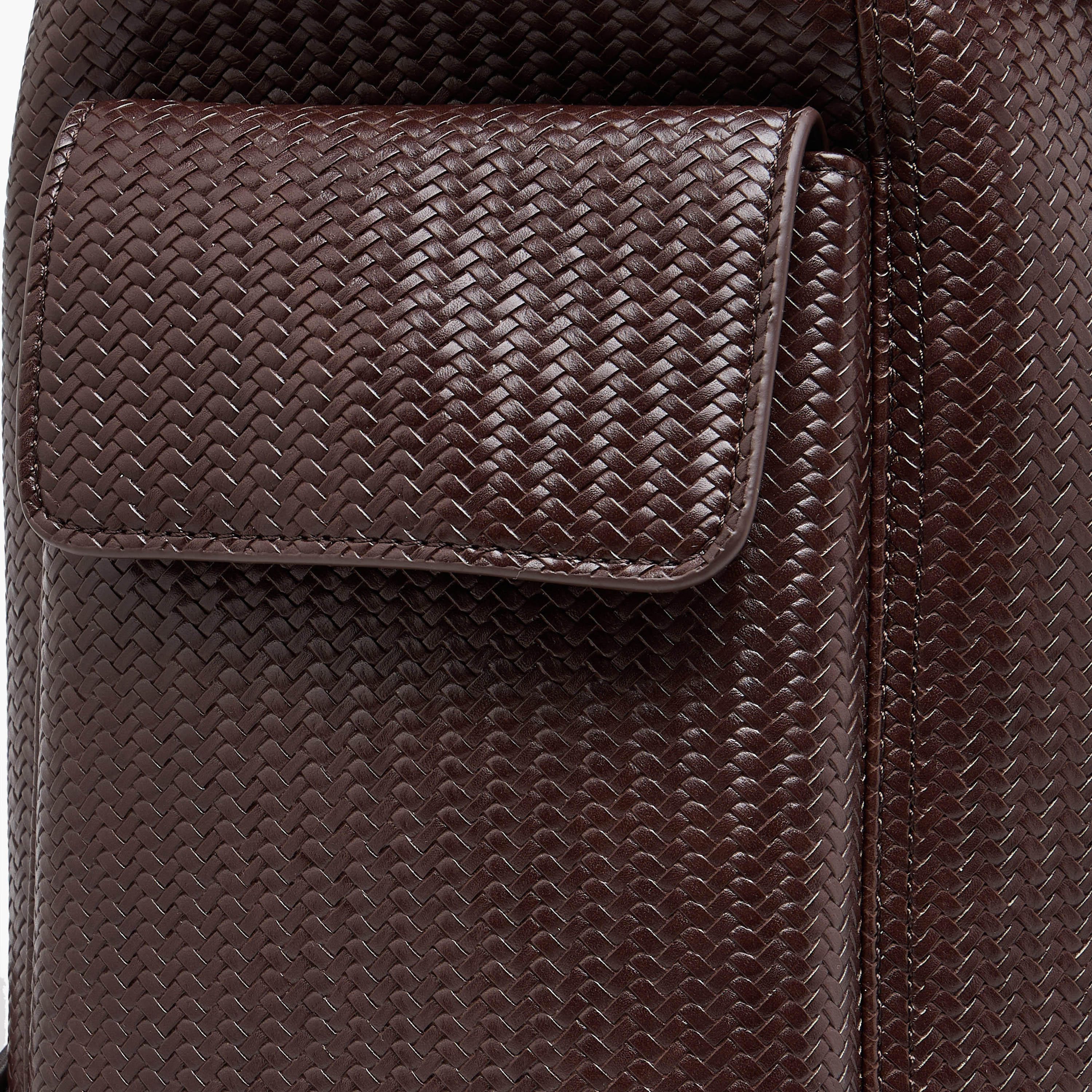 شنطة ظهر بارزة الملمس برباط إغلاق شيفرون للرجال من دوتشيني-men-bags-image-5
