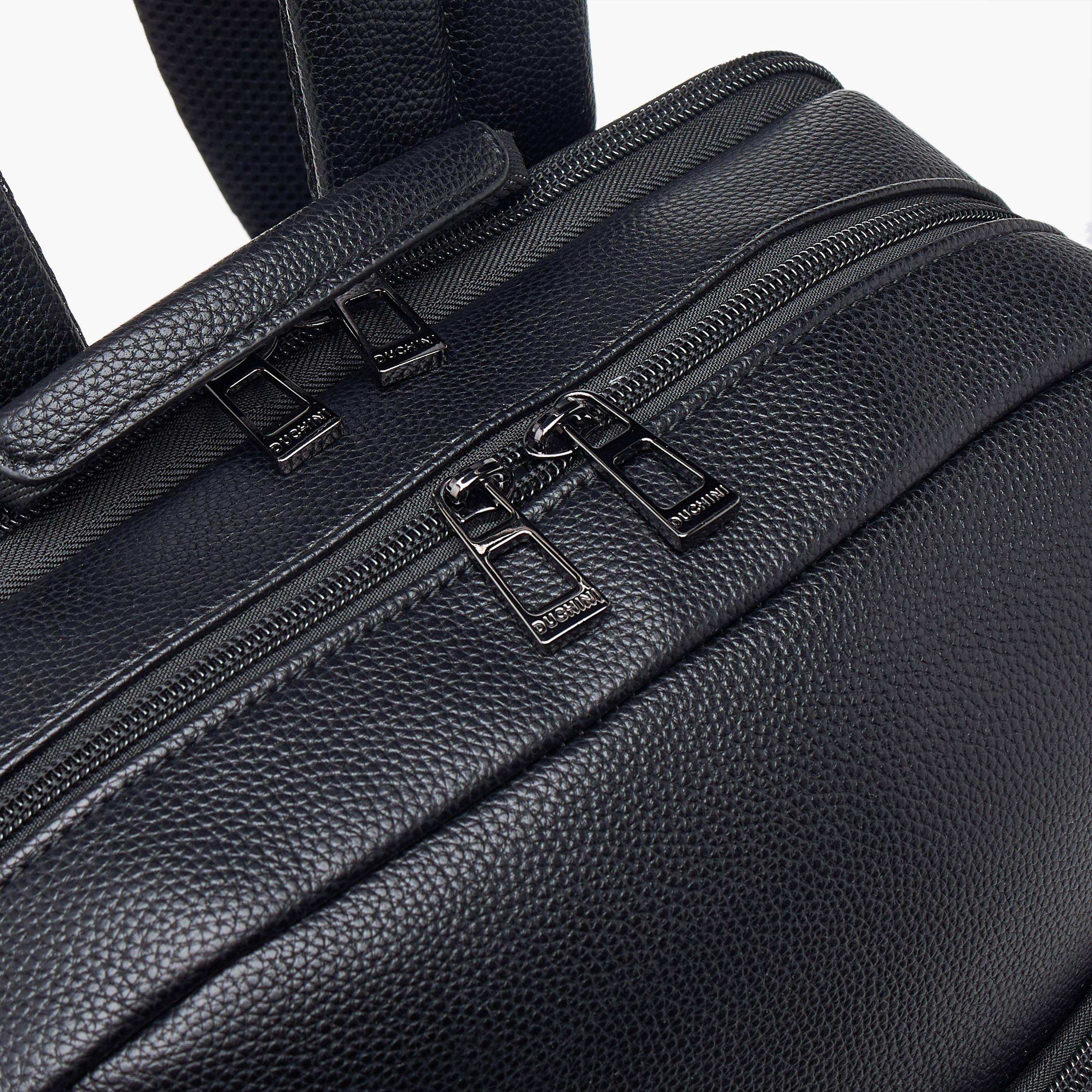 شنطة ظهر بارزة الملمس للرجال من دوتشيني-men-bags-image-4
