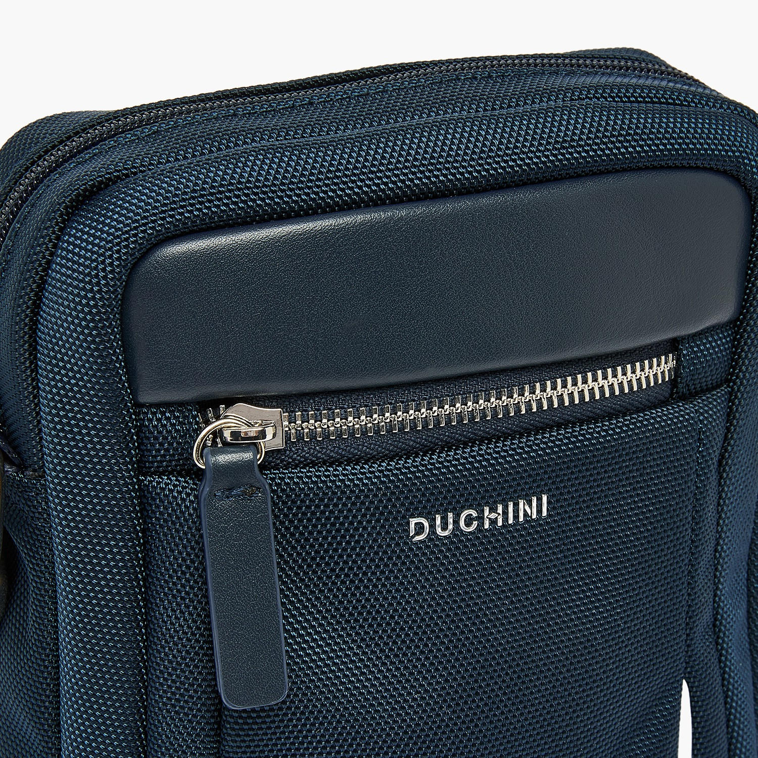 شنطة كروس بودي بارزة الملمس للرجال من دوتشيني-travel-accessories-image-4