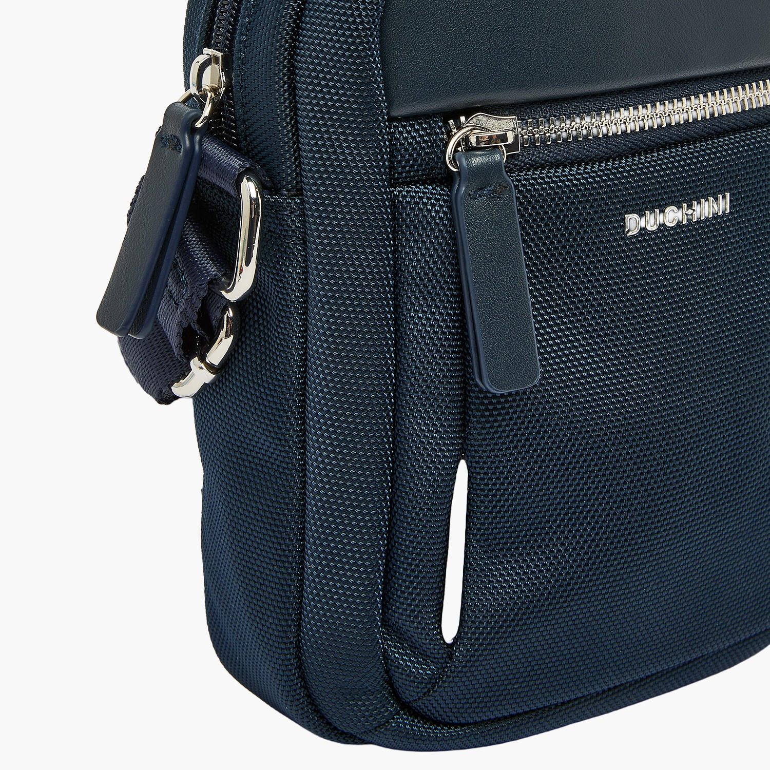 شنطة كروس بودي بارزة الملمس للرجال من دوتشيني-travel-accessories-image-5