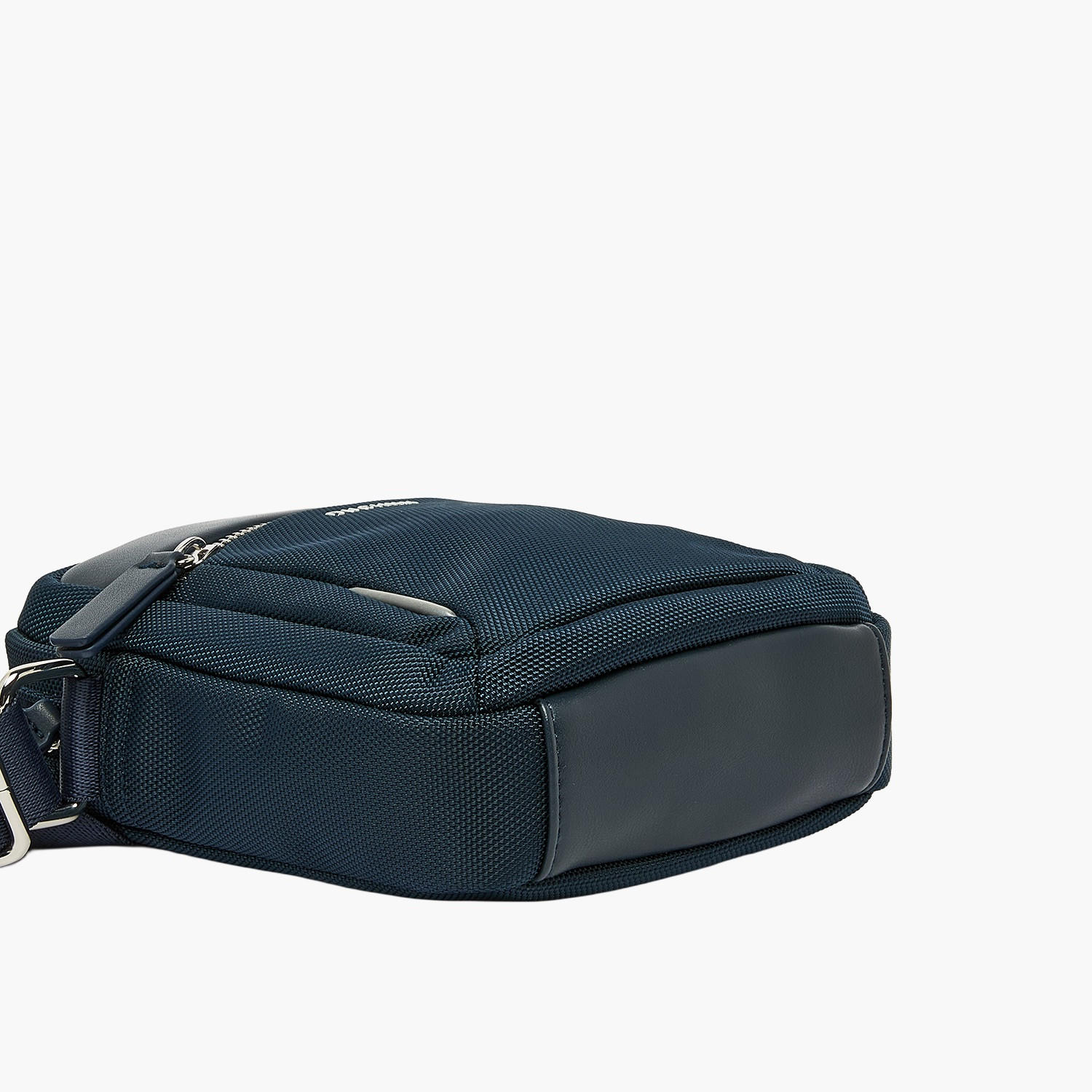 شنطة كروس بودي بارزة الملمس للرجال من دوتشيني-travel-accessories-image-6