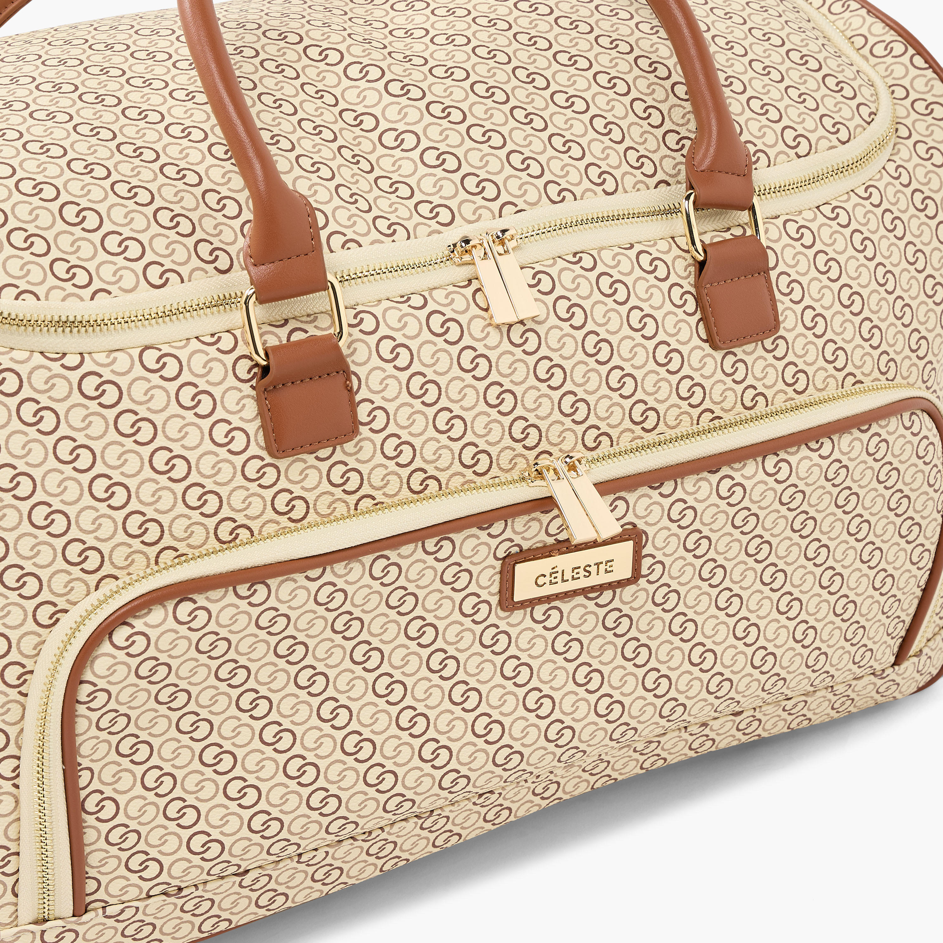 شنطة دافل بعجلات وطبعات مونوجرام من سيليست-travel-luggagesandbags-dufflebags-image-5