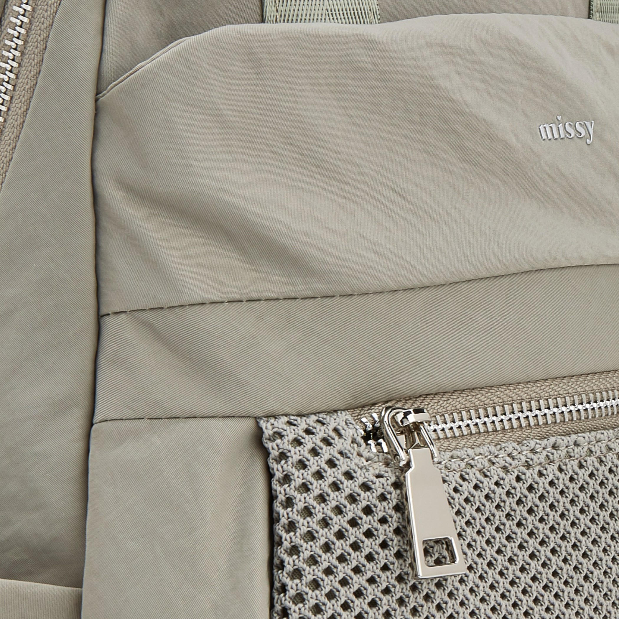 شنطة ظهر بارزة الملمس بحمالات كتف قابلة للتعديل من ميسي-women-bagsandwallets-backpacks-image-3