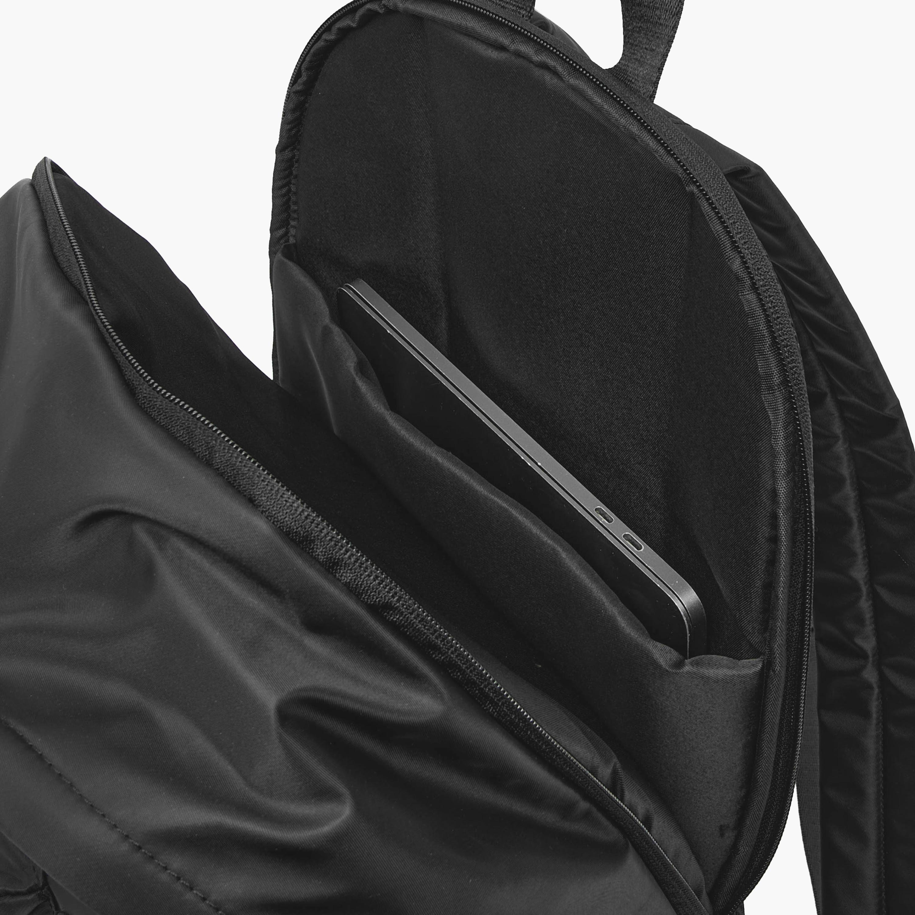 شنطة ظهر مطرزة بشعار للرجال من دوتشيني بولو كلب-men-bags-image-7
