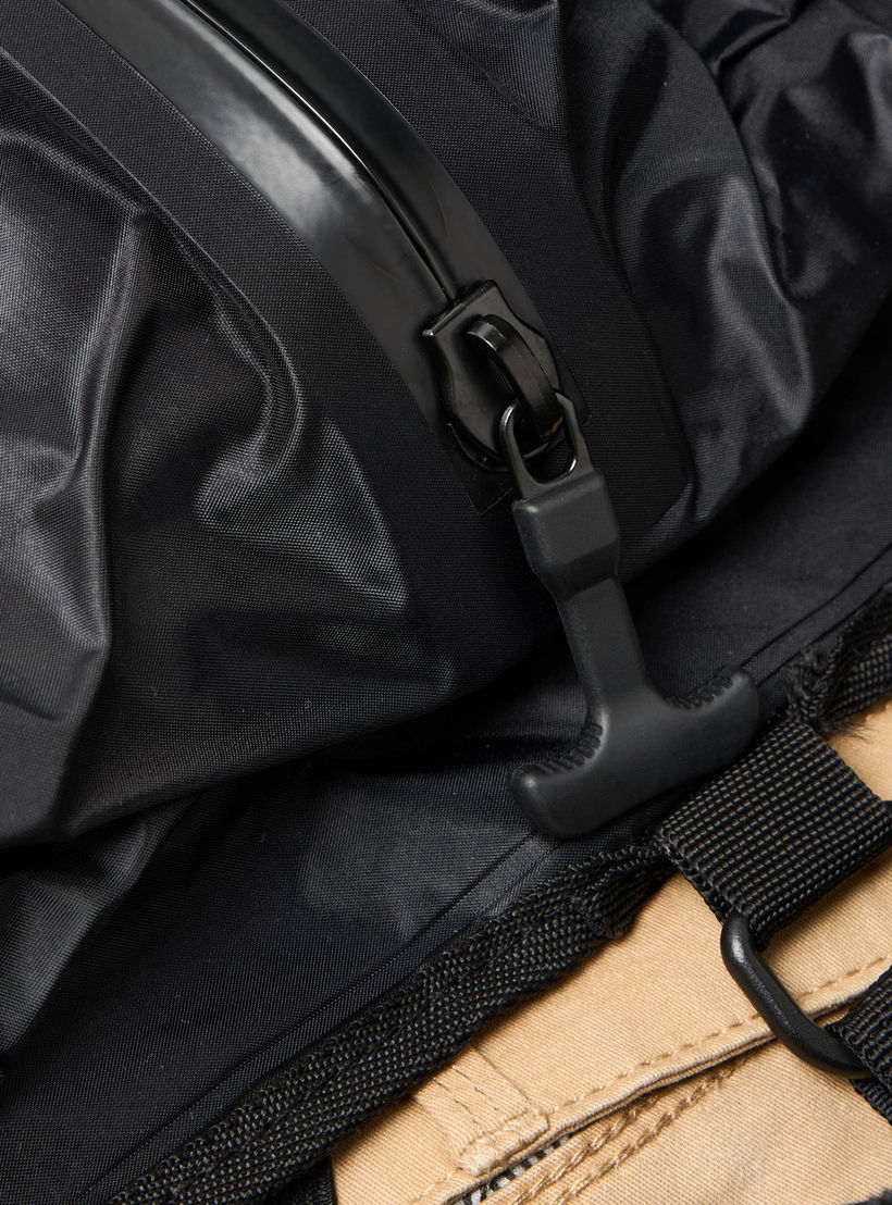 WAVE Solid Backpack with Adjustable Straps, Manual Vacuum Pump and Vacuum Bag-travel-luggagesandbags-backpacks-image-15