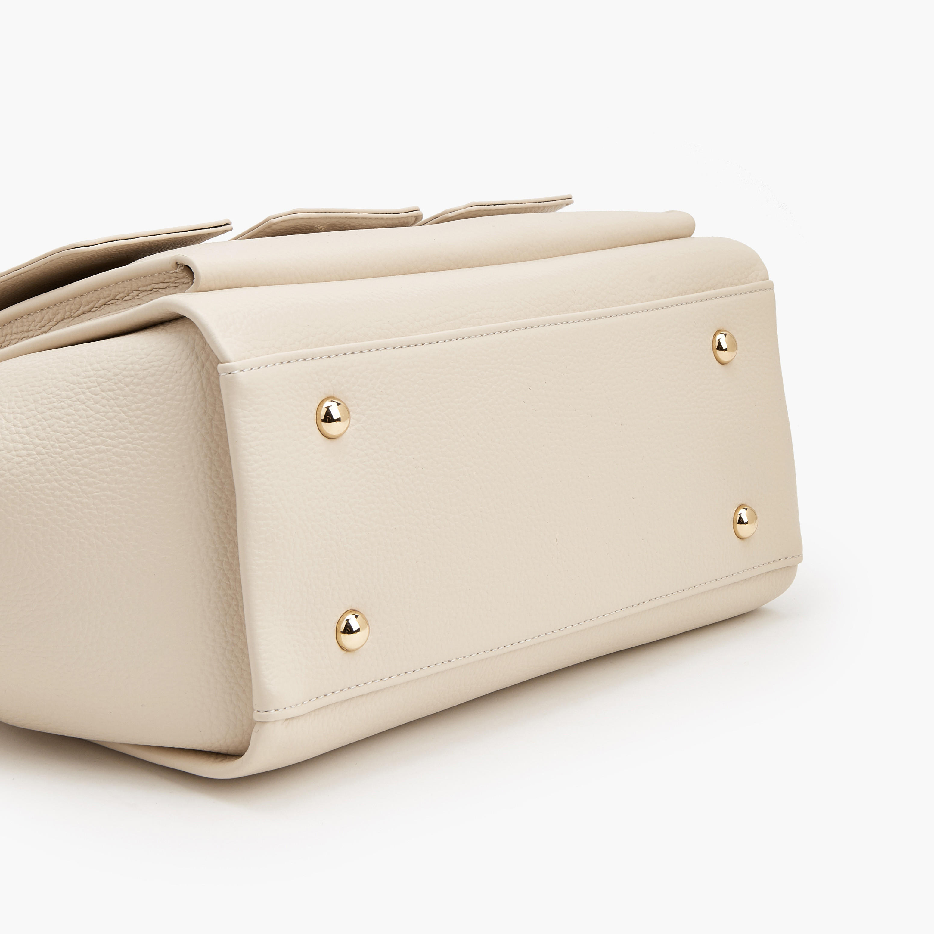 حقيبة كتف مزينة بمعدن وسحاب إغلاق من سيليست-women-bagsandwallets-handbags-image-6