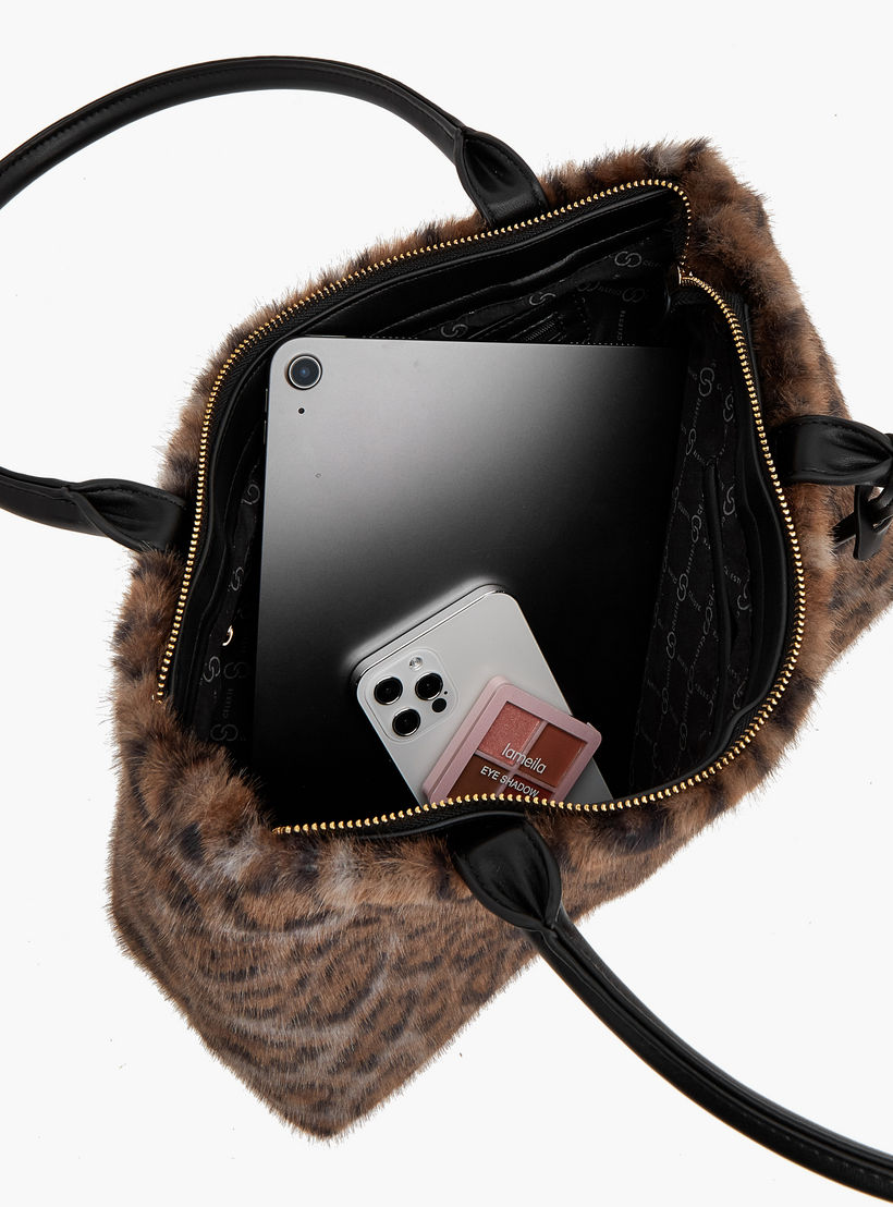 حقيبة كتف فرو صناعي بسحاب إغلاق وطبعات من سيليست-women-bagsandwallets-handbags-image-7