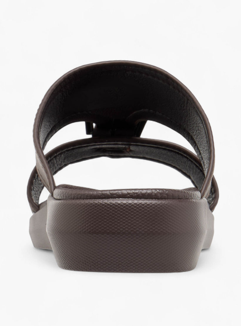 صندل مريح سهل الارتداء بإبزيم من إل بي إل من شو إكسبريس-men-shoes-sandals-image-5