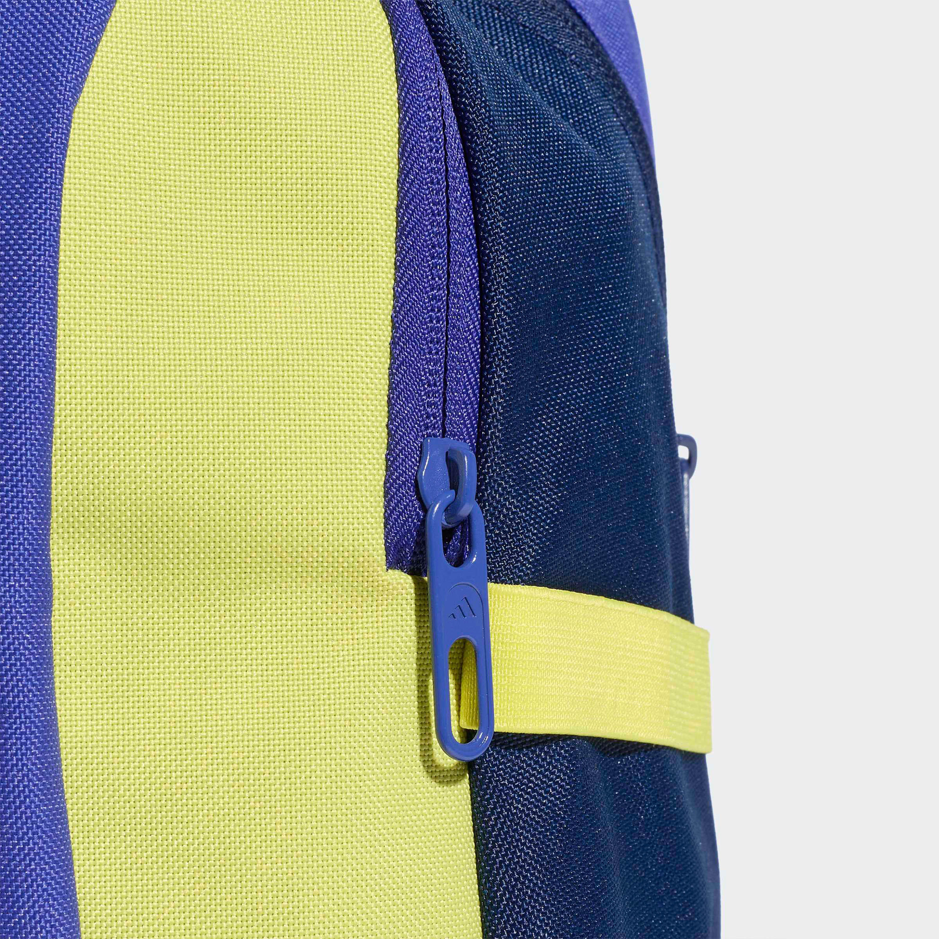شنطة ظهر بطبعات شعار للأولاد 8-13 سنوات بحمالات كتف مبطنة من أديداس - 12 لتر-boys-accessories-bagsandbackpacks-image-6
