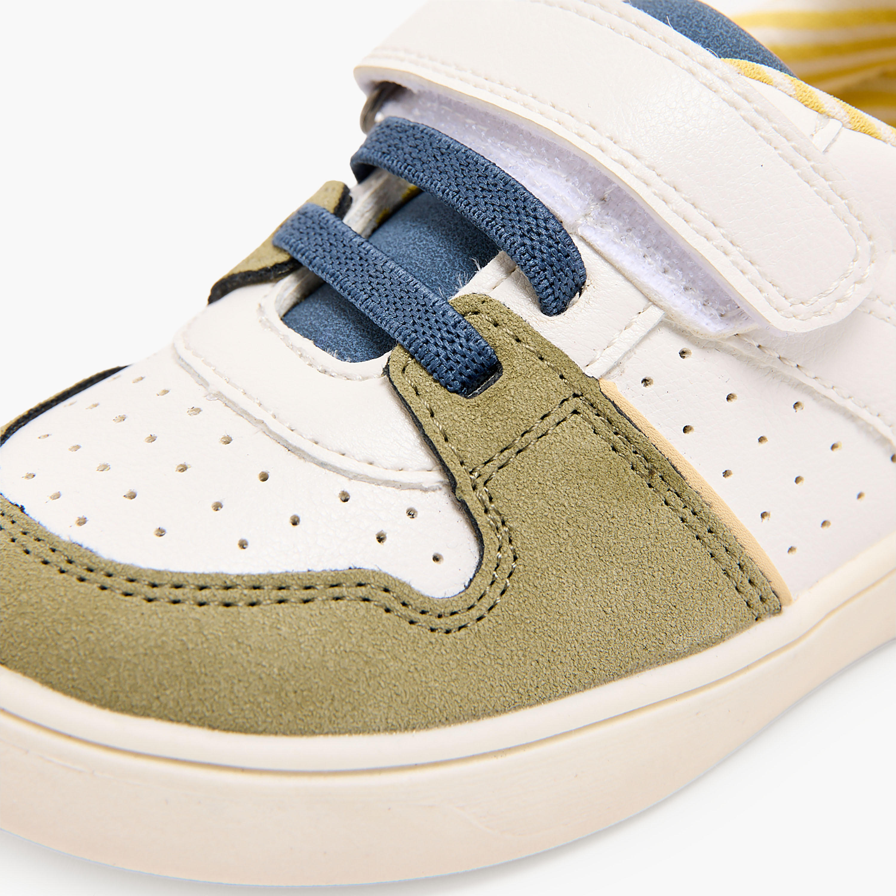 حذاء سنيكرز مخطط بشريط إغلاق لاصق للأولاد من بارفيت-boys-shoes-sneakers-image-7