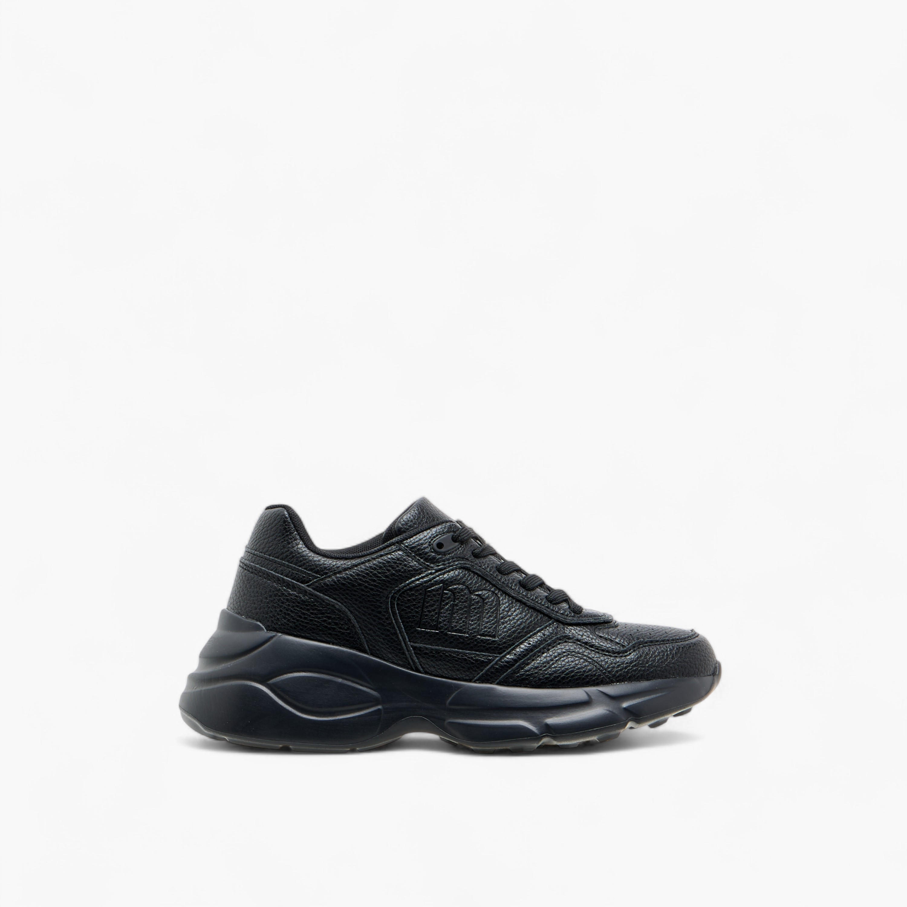 حذاء سنيكرز برباط إغلاق ونقوش مونوجرام من ميسي-women-shoes-sneakers-image-3