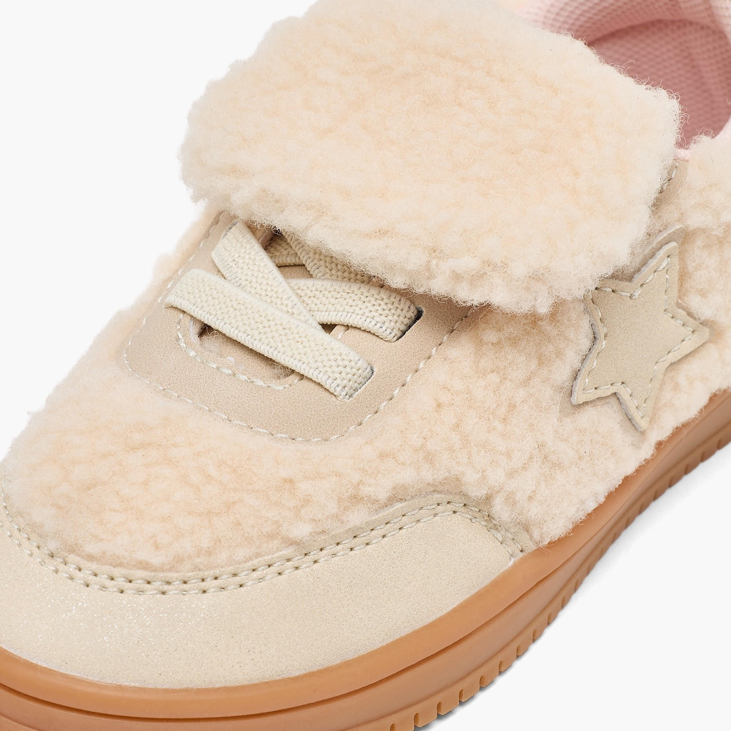 حذاء سنيكرز للكاحل من الفرو الصناعي بزينة نجمة للبنات من جونيورز-girls-shoes-sneakers-image-4