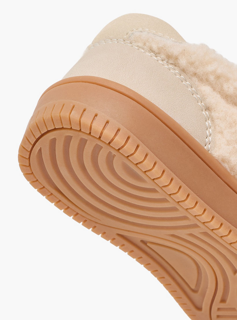 حذاء سنيكرز للكاحل من الفرو الصناعي بزينة نجمة للبنات من جونيورز-girls-shoes-sneakers-image-5