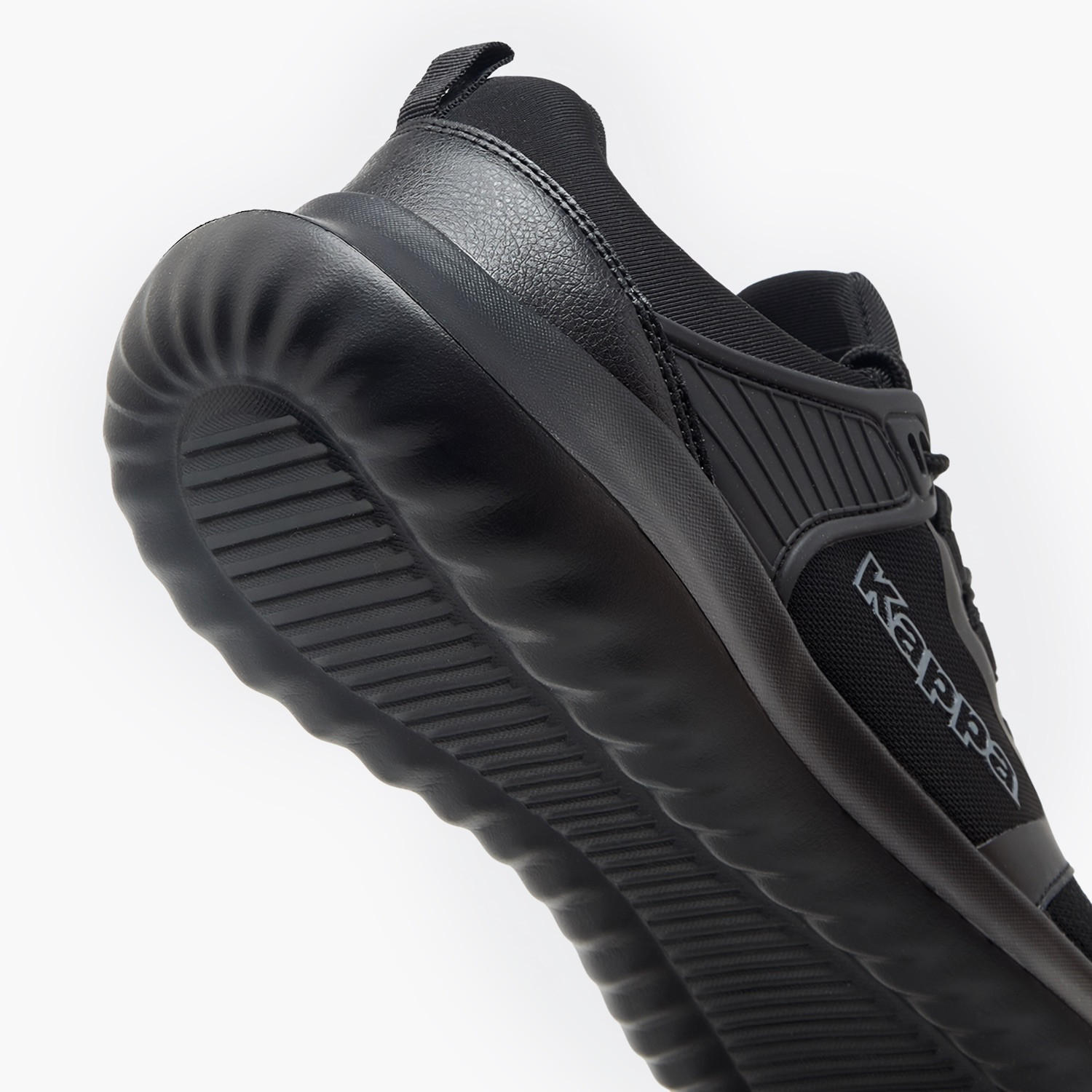 حذاء رياضي للرجال بتصميم مقسم ورباط إغلاق من كابا-men-shoes-sports-image-5