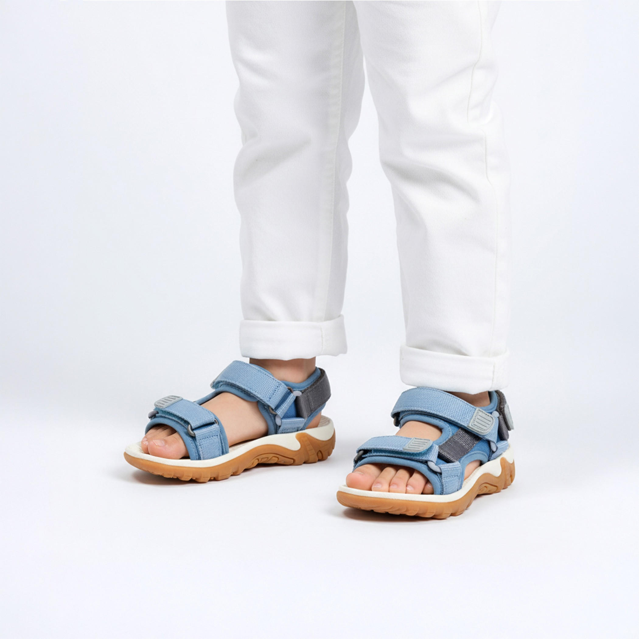 صندل بكعب سميك وشريط إغلاق للأولاد من جونيورز-boys-shoes-sandals-image-2