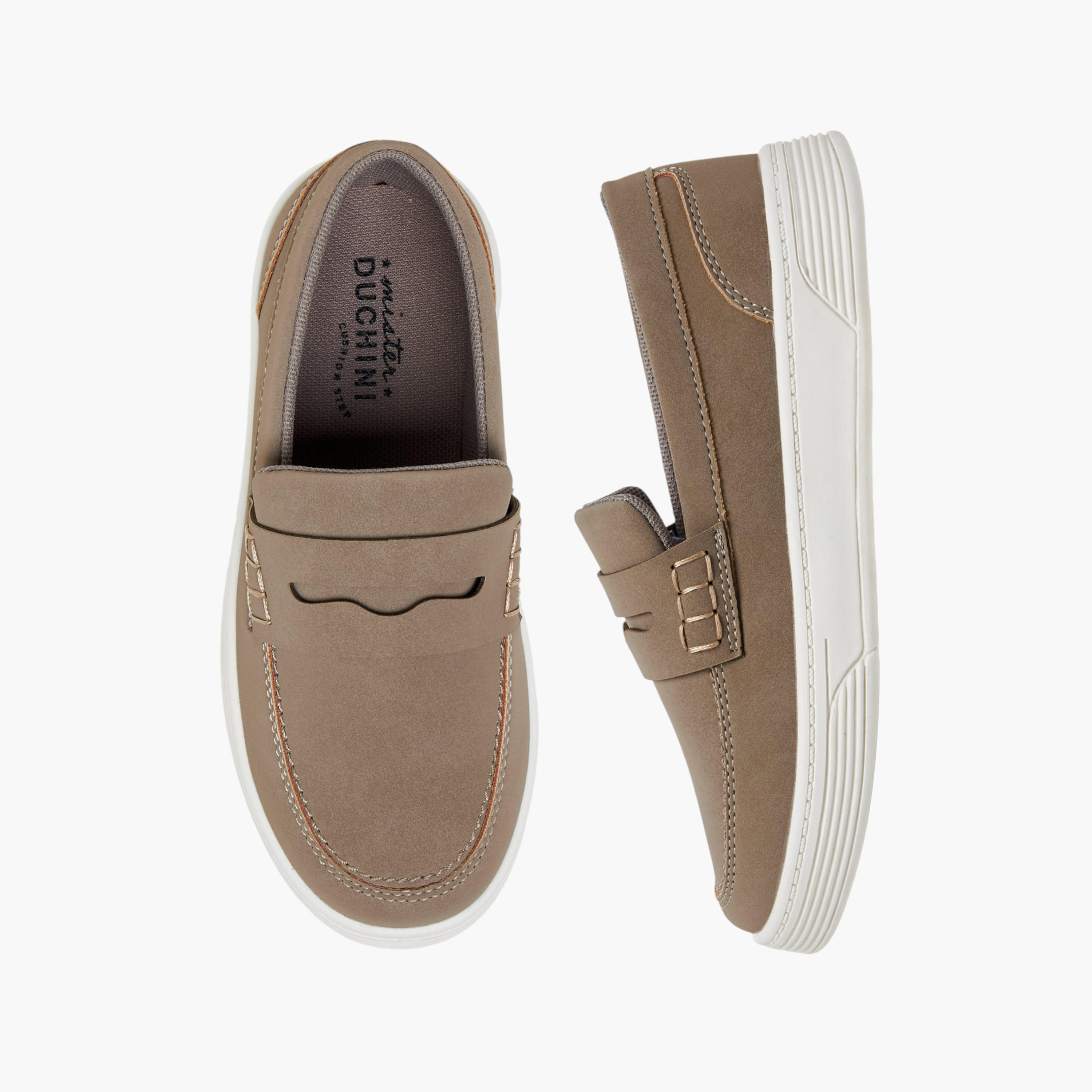 حذاء سادة سهل الارتداء بتفاصيل مفرغة من مستر دوتشيني-boys-shoes-loafers-image-1