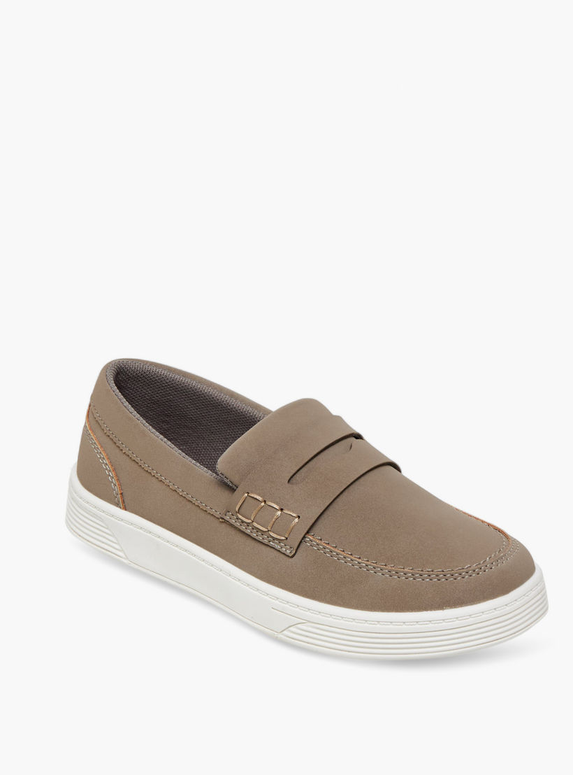 حذاء سادة سهل الارتداء بتفاصيل مفرغة من مستر دوتشيني-boys-shoes-loafers-image-2