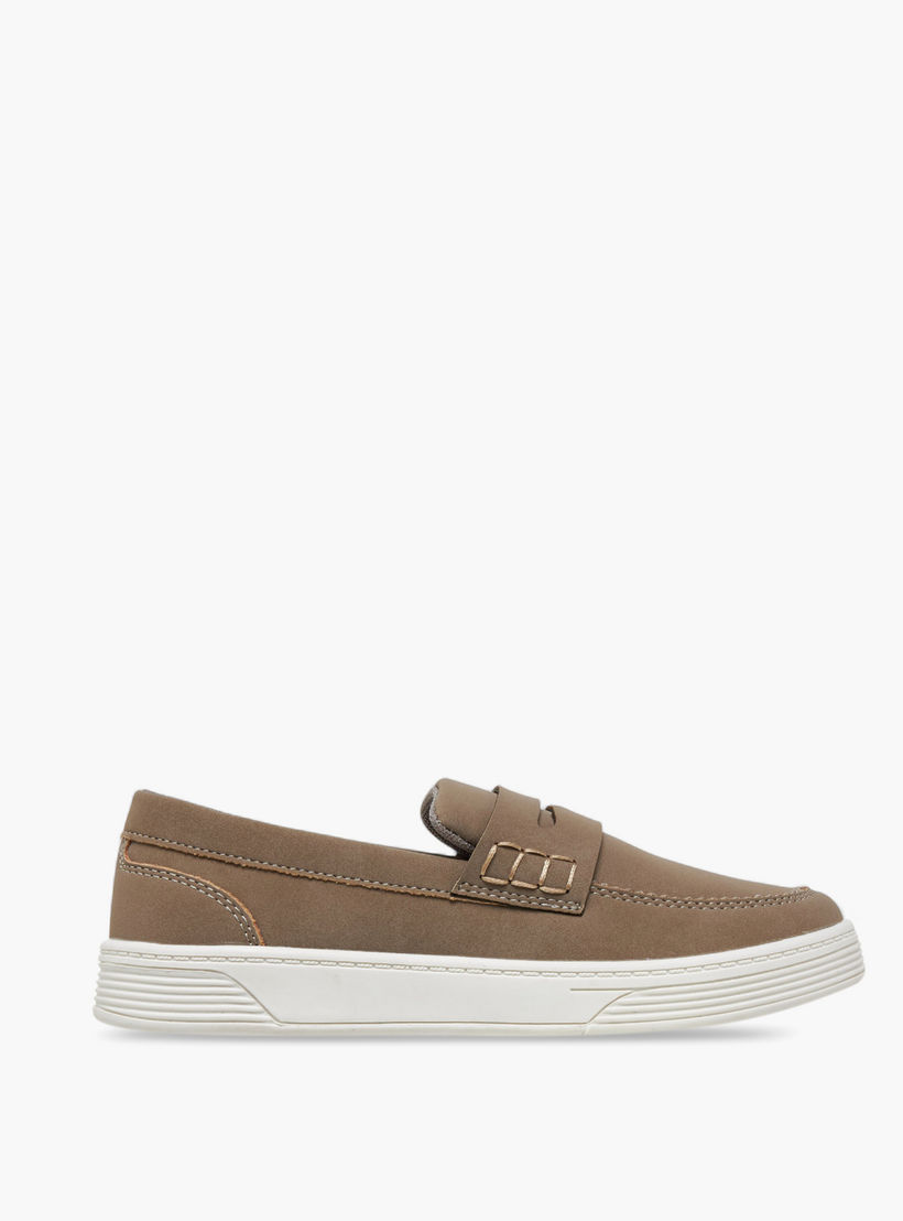 حذاء سادة سهل الارتداء بتفاصيل مفرغة من مستر دوتشيني-boys-shoes-loafers-image-3